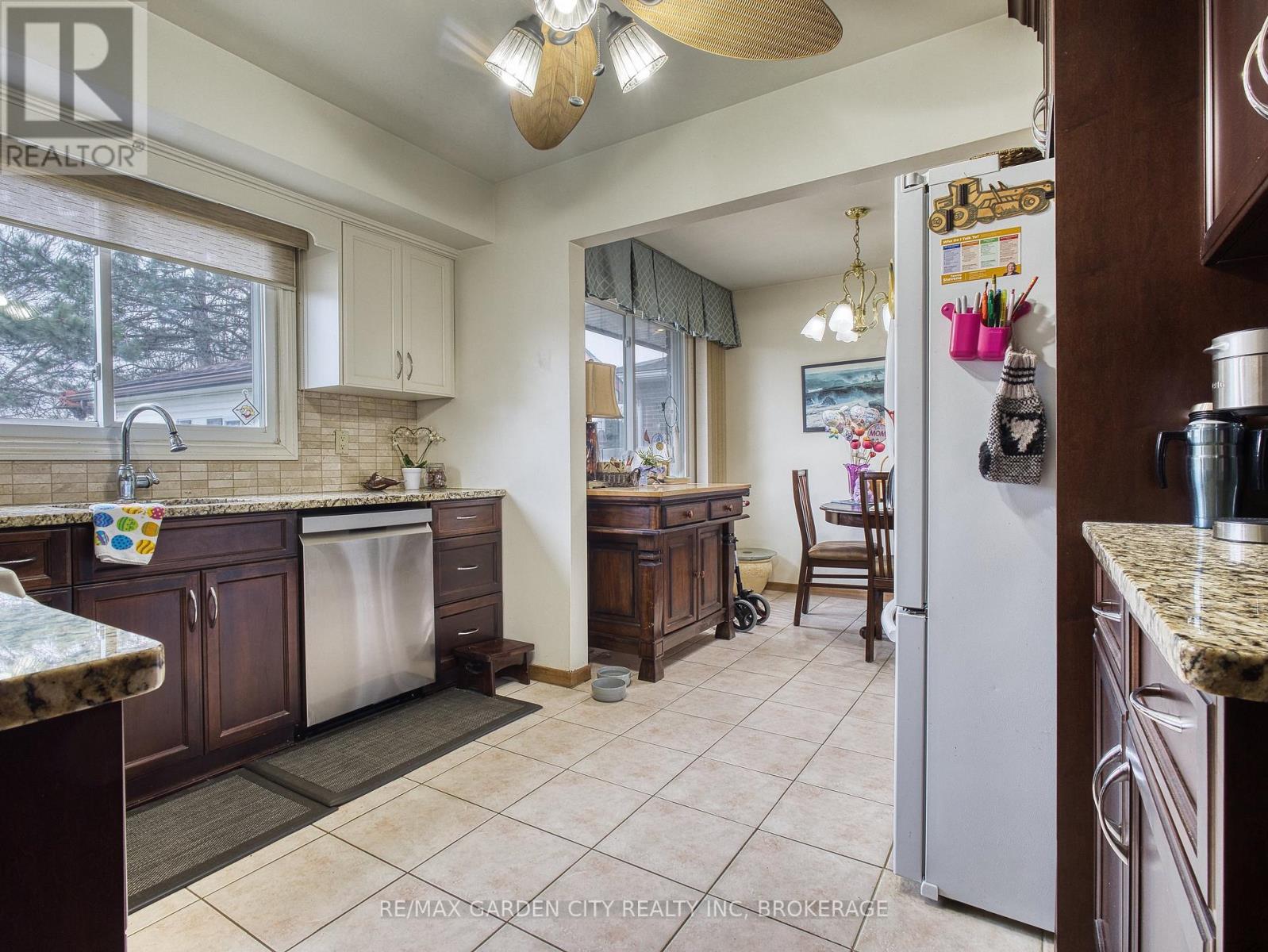 102 Meredith Drive, St. Catharines, Ontario  L2M 6C7 - Photo 15 - X12956364