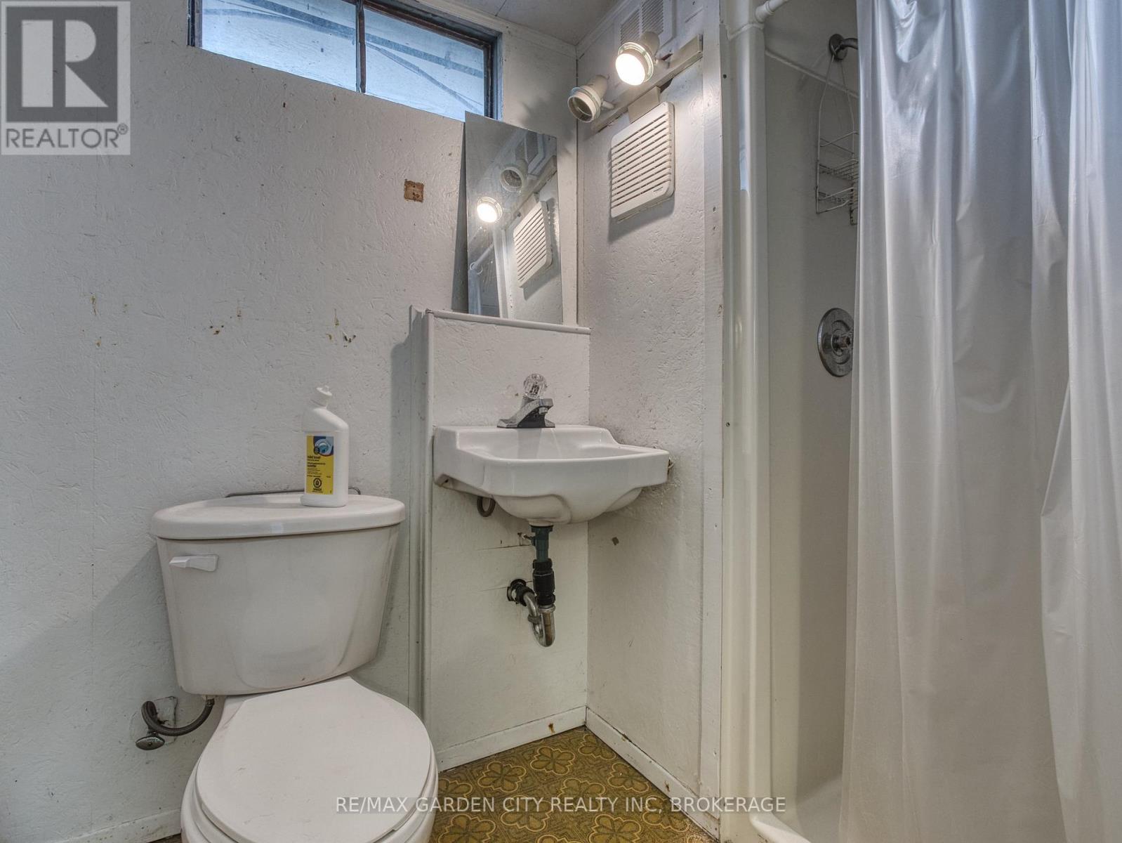 102 Meredith Drive, St. Catharines, Ontario  L2M 6C7 - Photo 31 - X12956364