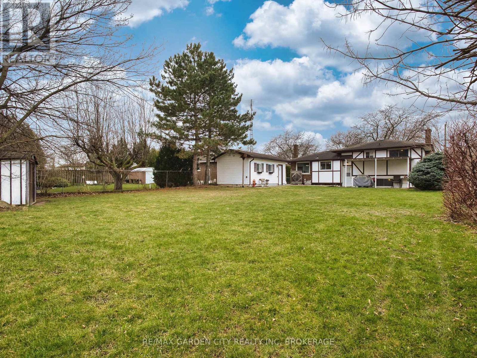 102 Meredith Drive, St. Catharines, Ontario  L2M 6C7 - Photo 5 - X12956364