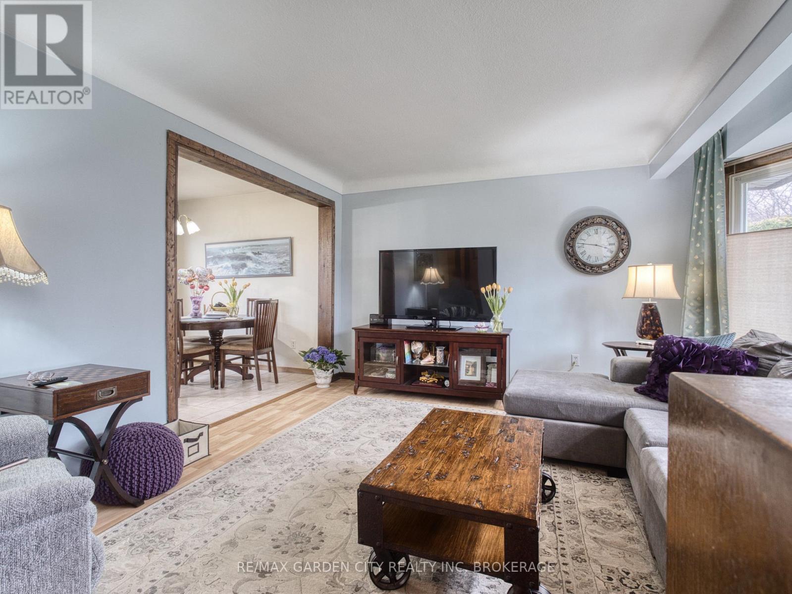 102 Meredith Drive, St. Catharines, Ontario  L2M 6C7 - Photo 6 - X12956364