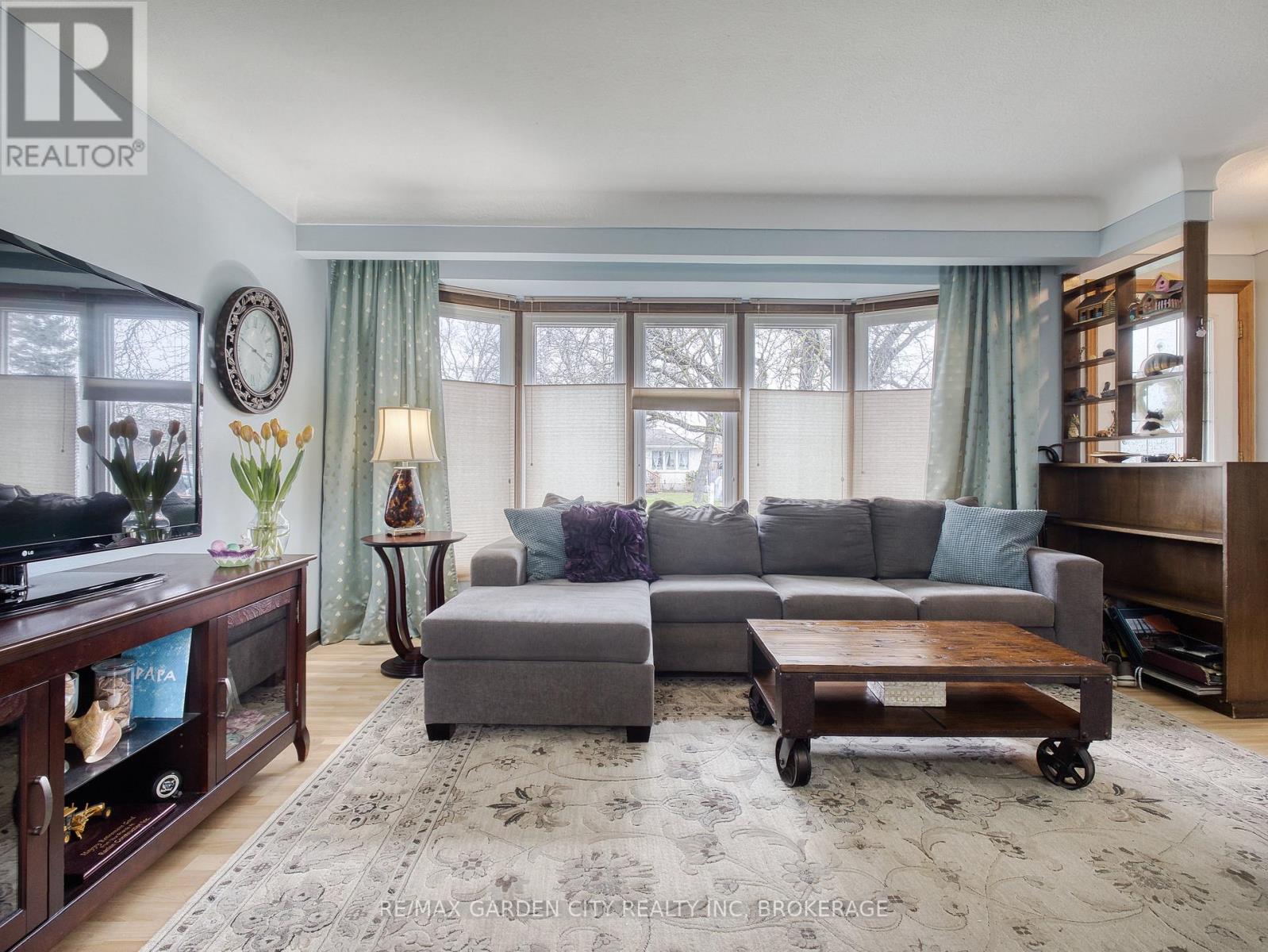 102 Meredith Drive, St. Catharines, Ontario  L2M 6C7 - Photo 7 - X12956364