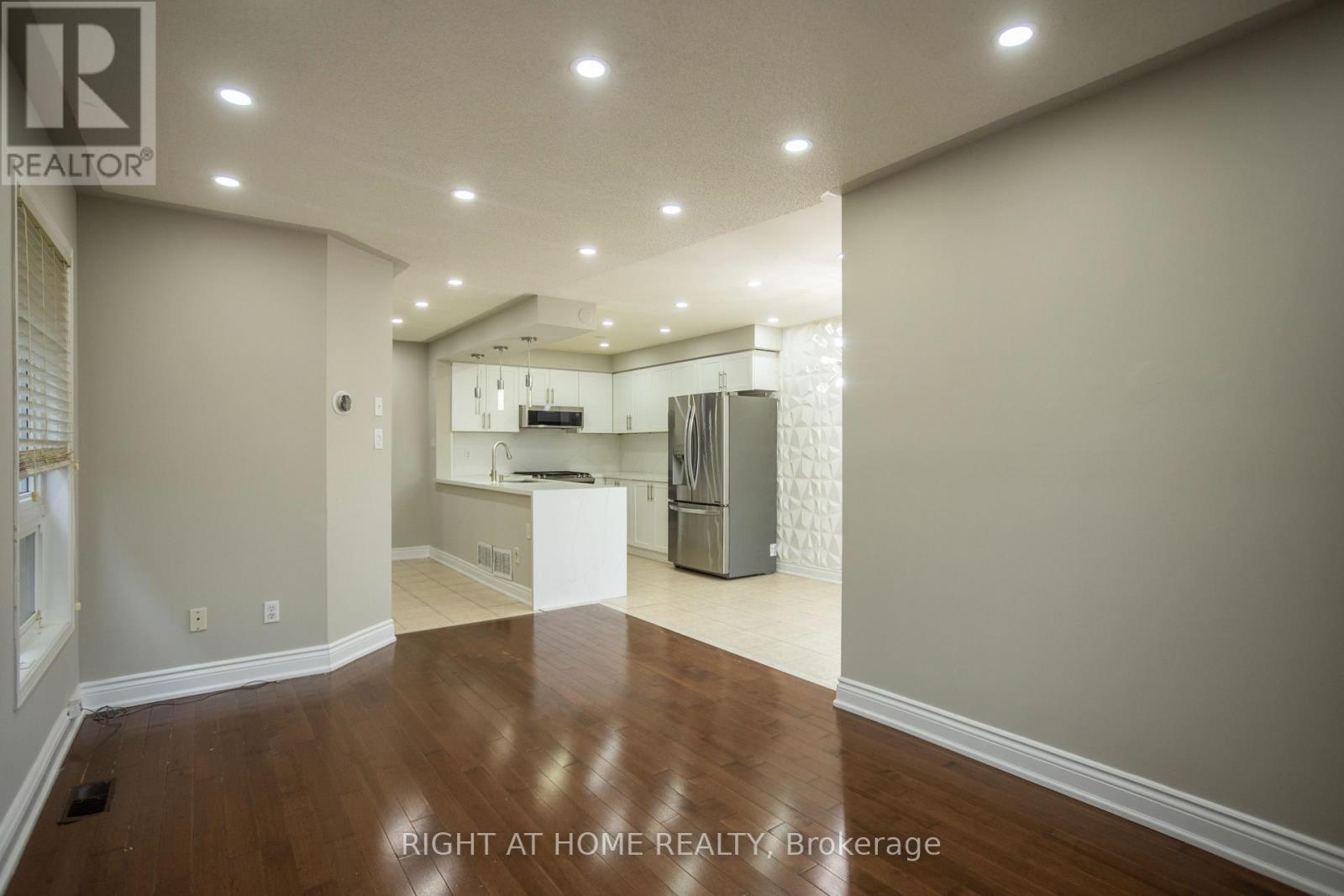 4 Wicklow Road, Brampton, Ontario  L6X 0J7 - Photo 11 - W12956368