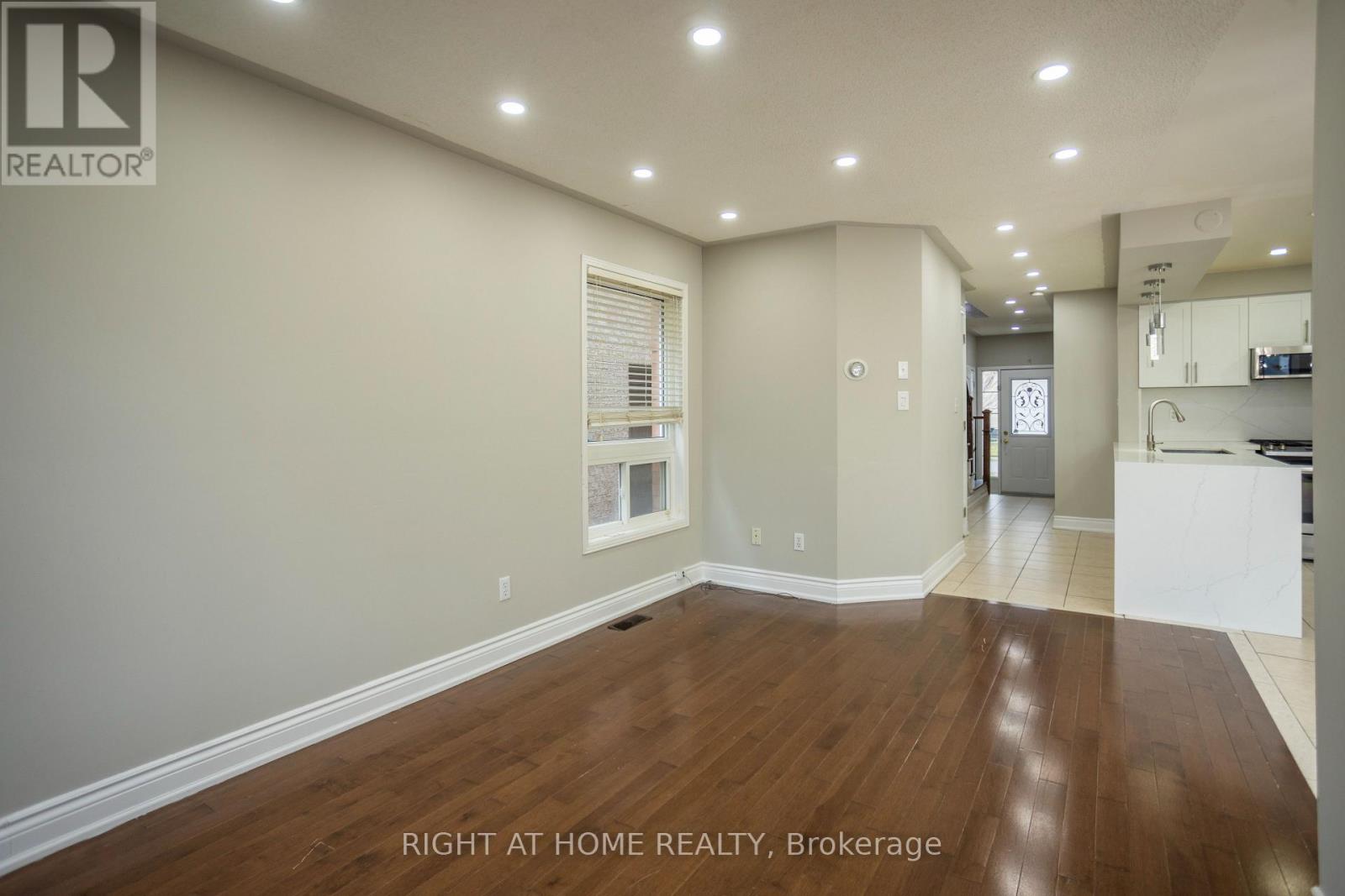 4 Wicklow Road, Brampton, Ontario  L6X 0J7 - Photo 12 - W12956368