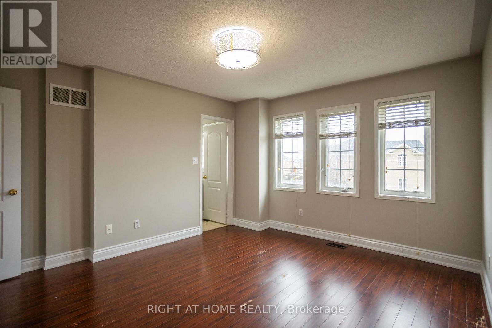 4 Wicklow Road, Brampton, Ontario  L6X 0J7 - Photo 13 - W12956368