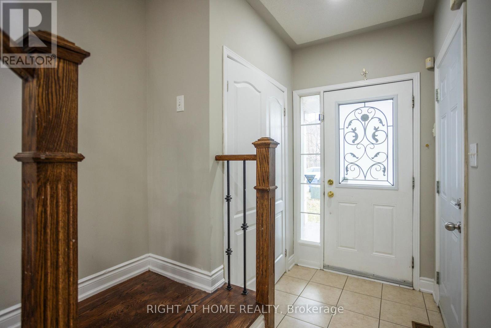 4 Wicklow Road, Brampton, Ontario  L6X 0J7 - Photo 4 - W12956368