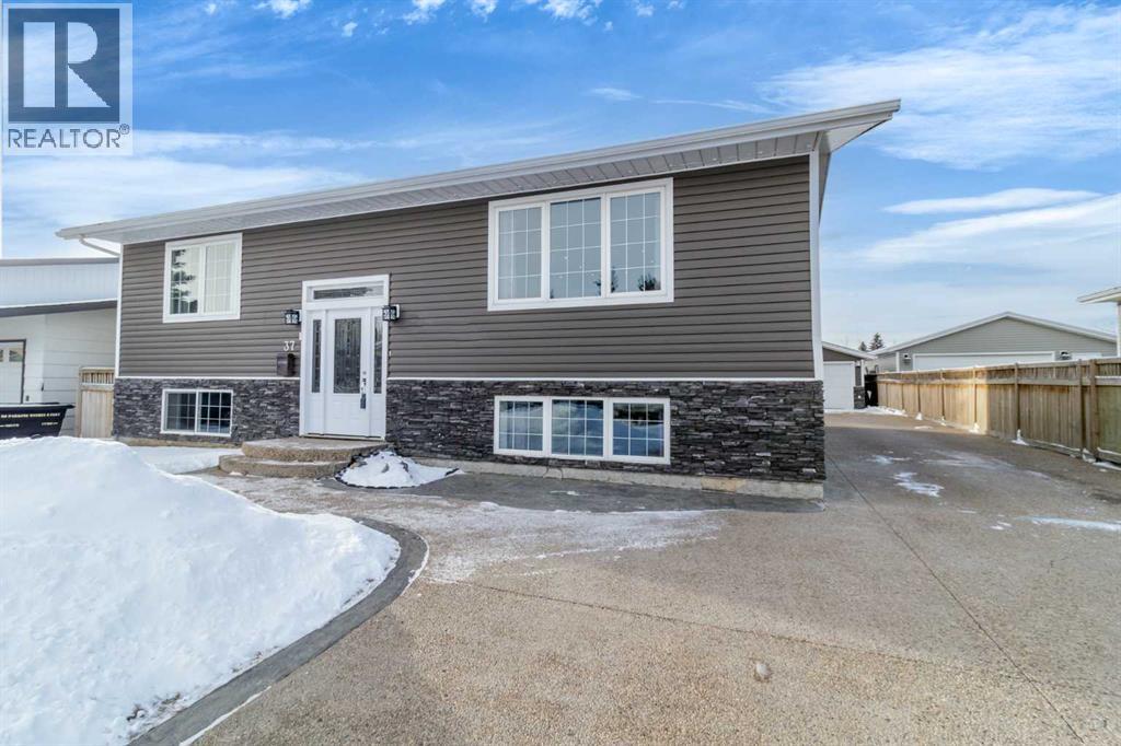 37 Northstar Drive, Lacombe, Alberta  T4L 1R7 - Photo 5 - A2296392