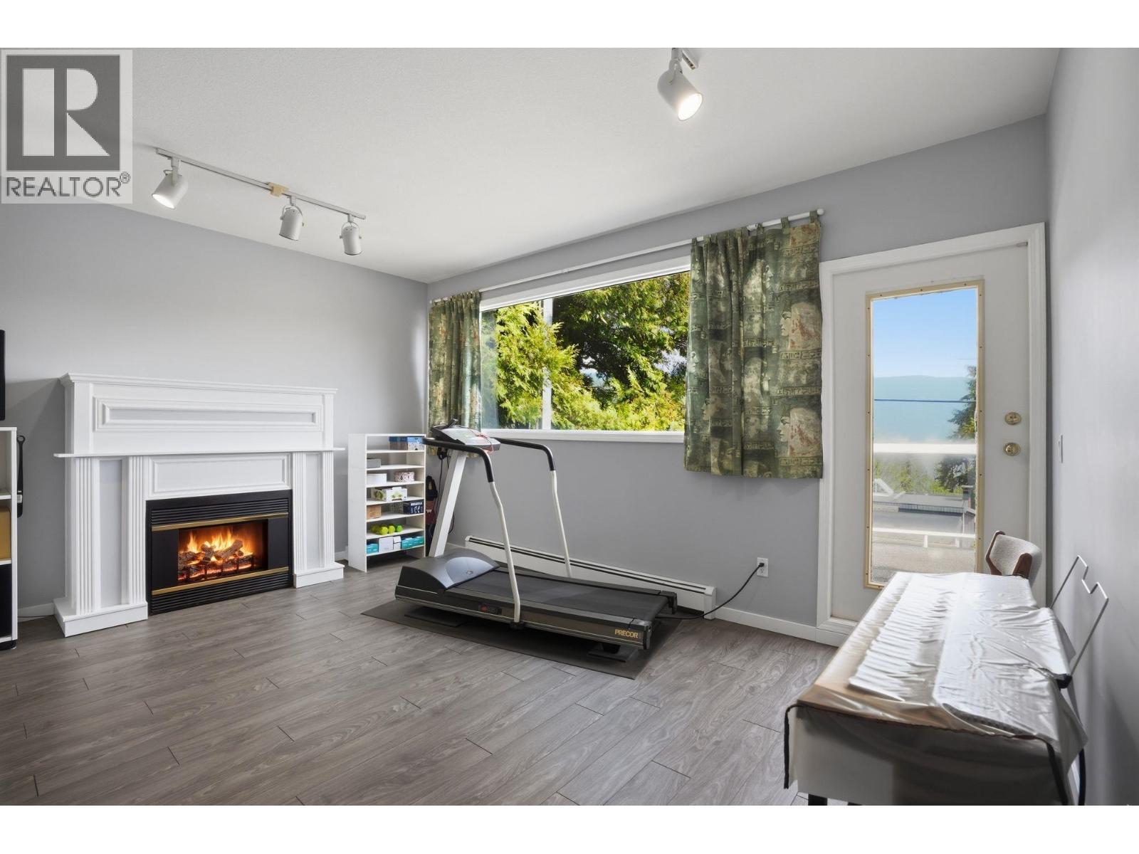 2341 Caledonia Avenue, North Vancouver, British Columbia  V7G 1T8 - Photo 5 - R3105668