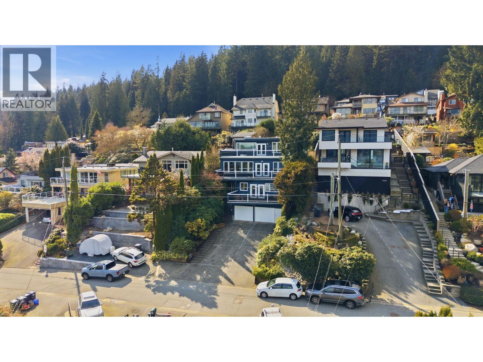 2341 Caledonia Avenue, North Vancouver, British Columbia  V7G 1T8 - Photo 2 - R3105668