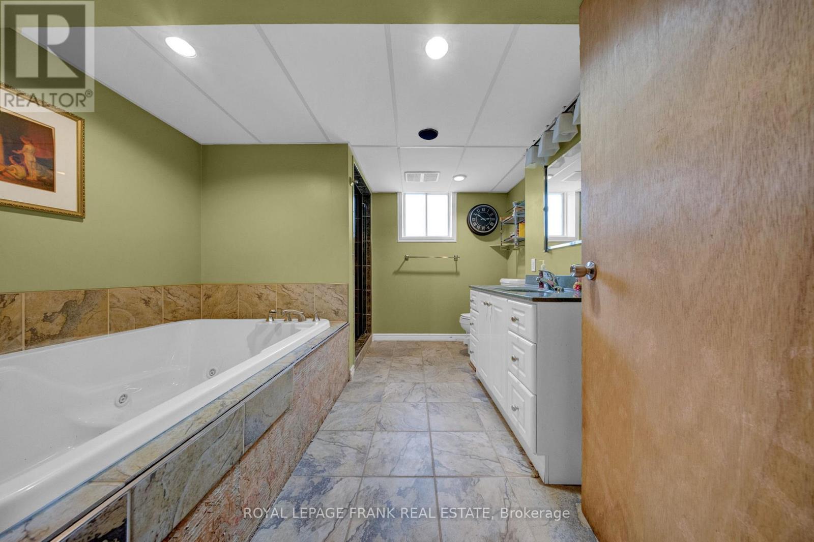 2 Fairbairn Court, Clarington, Ontario  L1C 4K9 - Photo 24 - E12950908