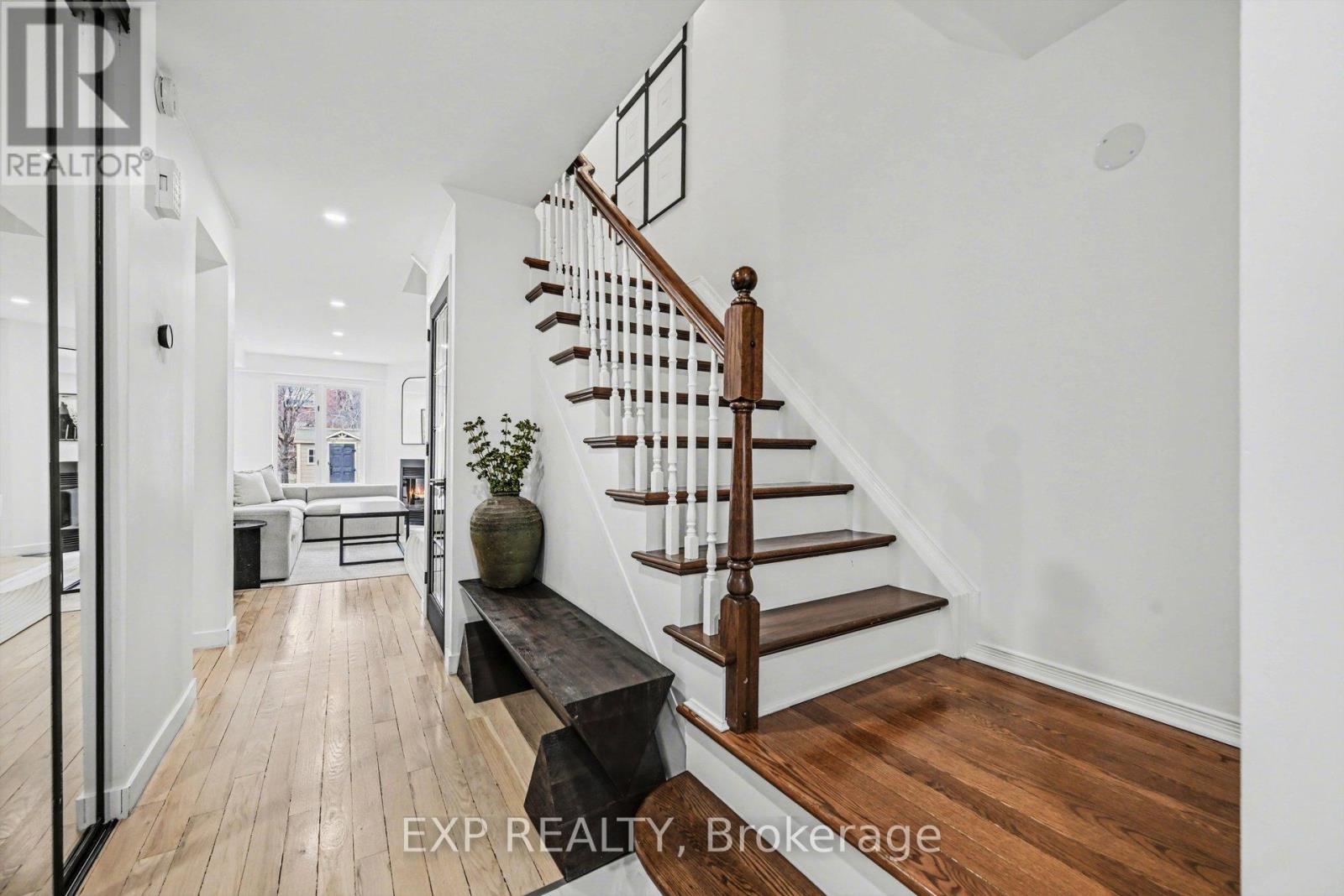 15 Hendrie Court, Ottawa, Ontario  K2L 4A4 - Photo 3 - X12868868