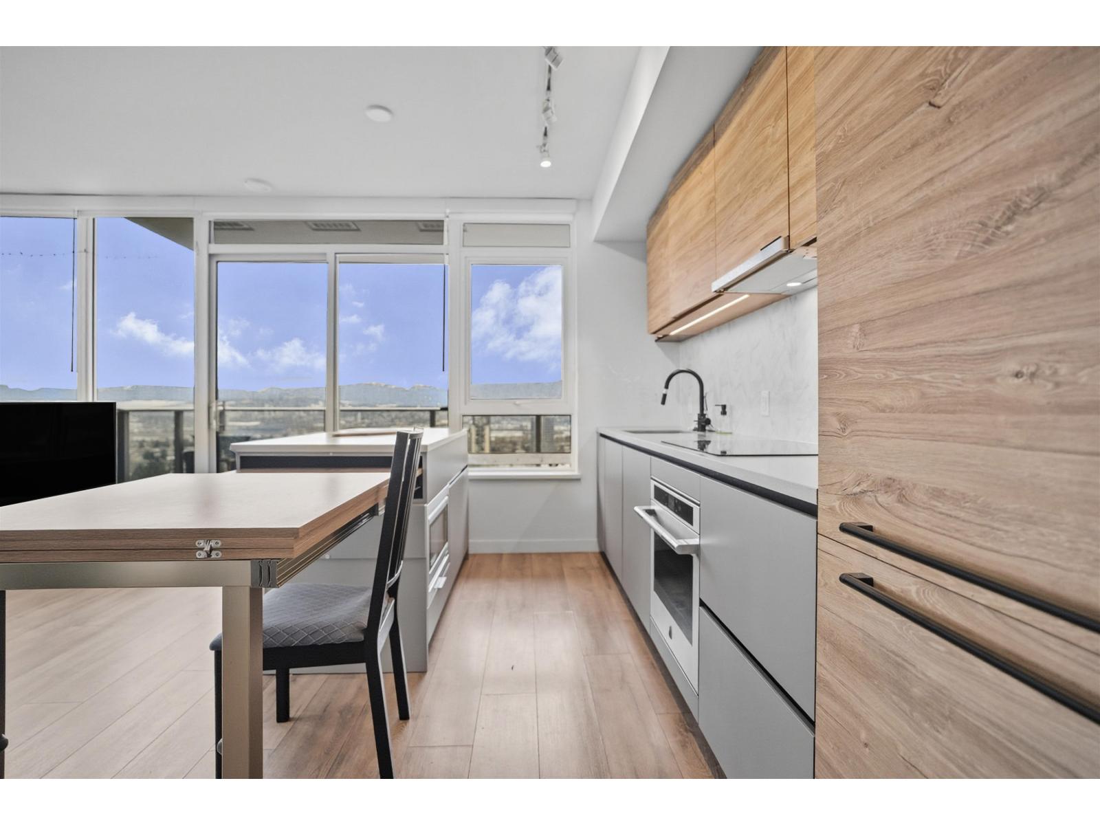 2602 10448 University Drive, Surrey, British Columbia  V3T 0S7 - Photo 3 - R3106598