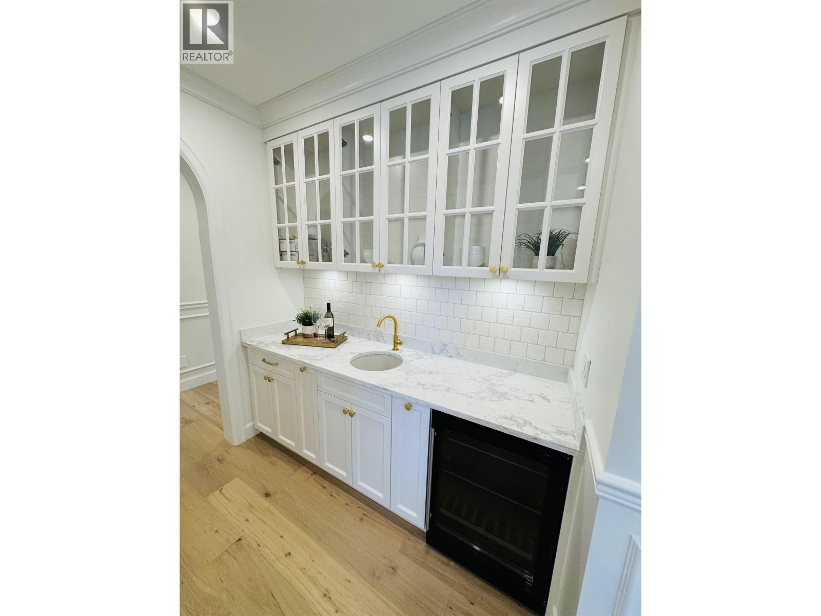 690 E Windsor Road, North Vancouver, British Columbia  V7N 1K7 - Photo 7 - R3068043