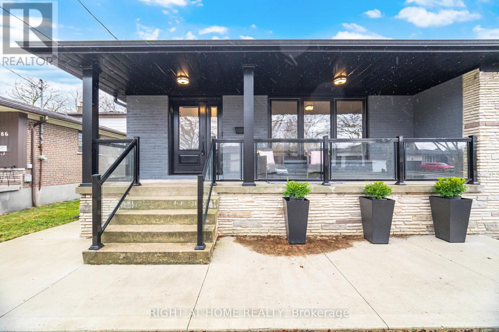 1492 Agnew Road, Mississauga, Ontario  L5J 3G9 - Photo 2 - W12956392