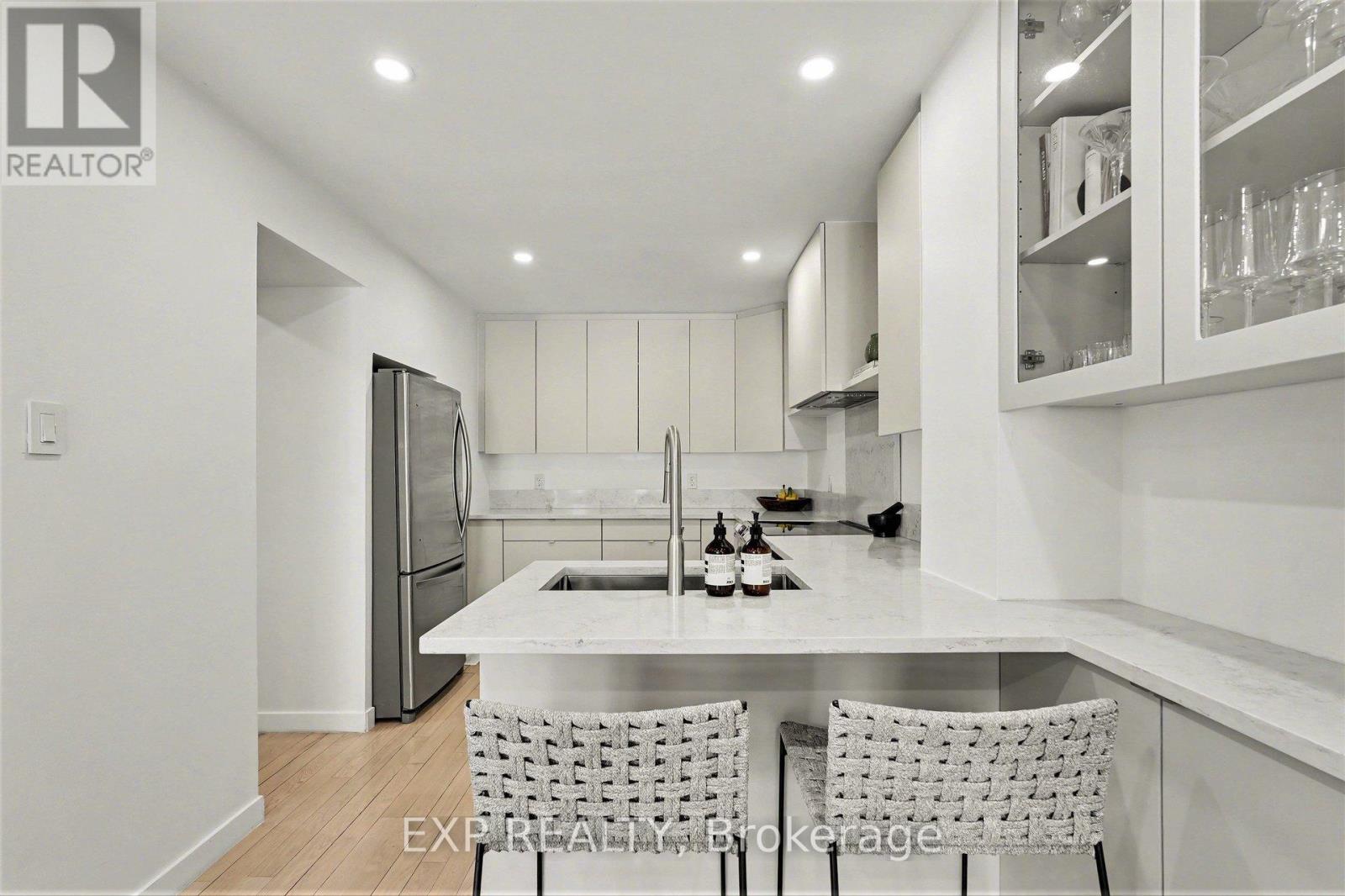 15 Hendrie Court, Ottawa, Ontario  K2L 4A4 - Photo 8 - X12868868