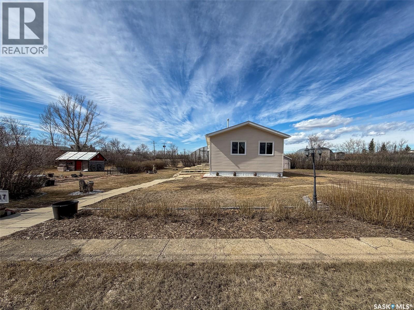 213 - 217 2nd Street W, Climax, Saskatchewan  S0N 0N0 - Photo 2 - SK032060