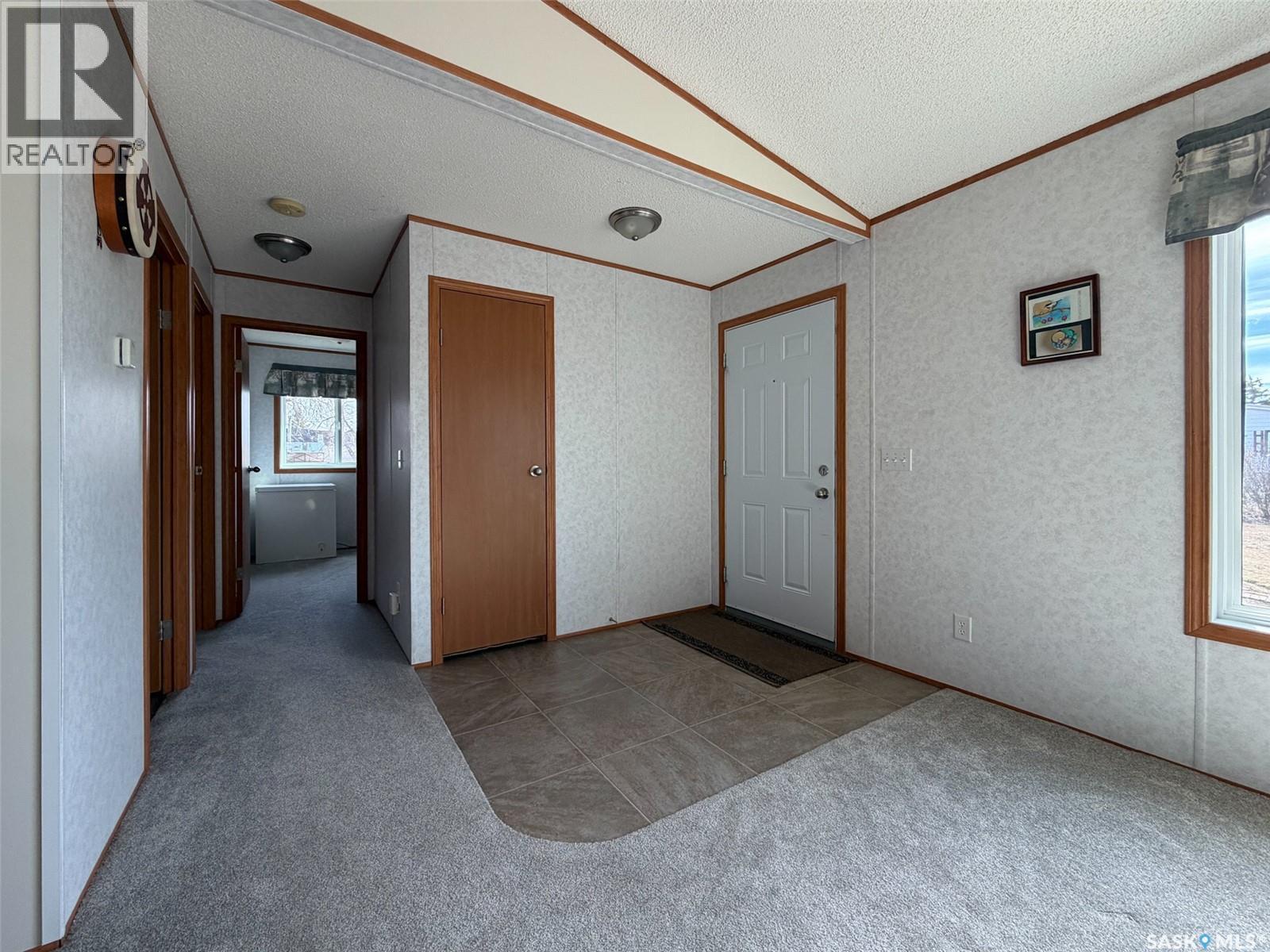 213 - 217 2nd Street W, Climax, Saskatchewan  S0N 0N0 - Photo 3 - SK032060