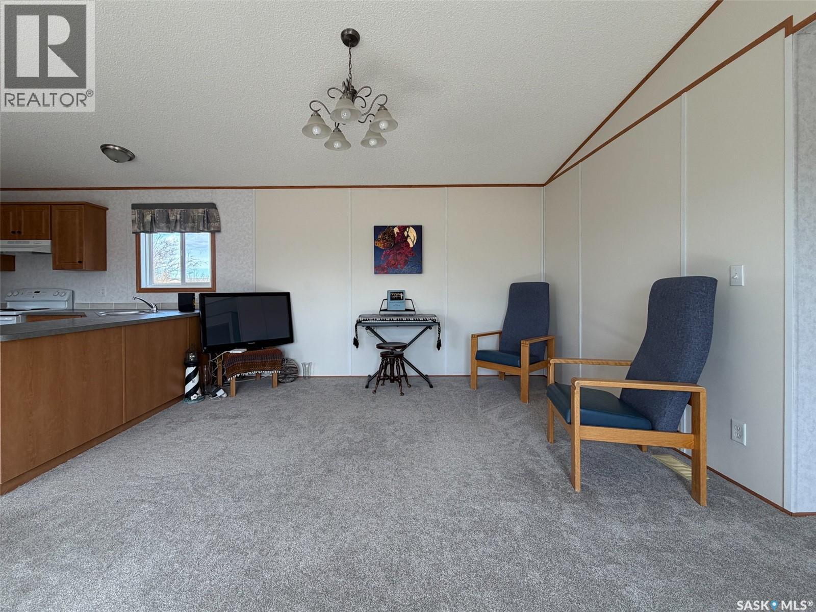 213 - 217 2nd Street W, Climax, Saskatchewan  S0N 0N0 - Photo 6 - SK032060