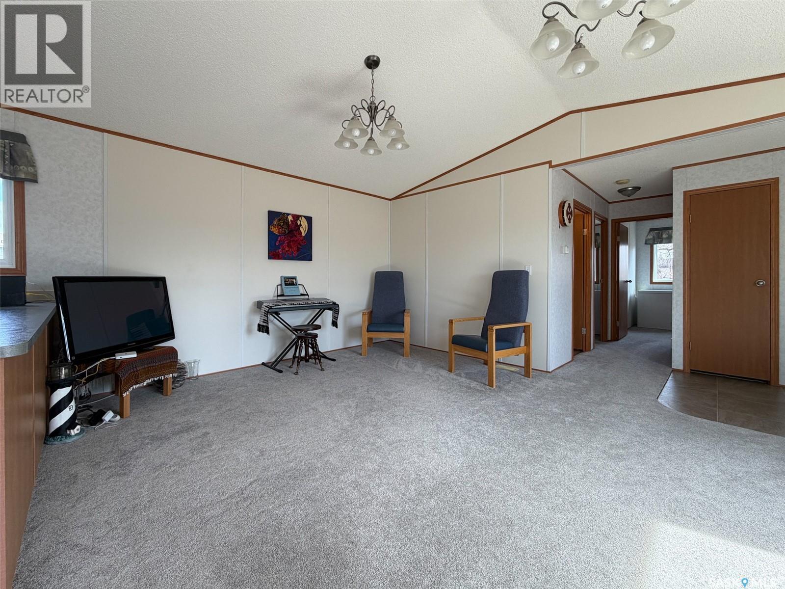 213 - 217 2nd Street W, Climax, Saskatchewan  S0N 0N0 - Photo 7 - SK032060