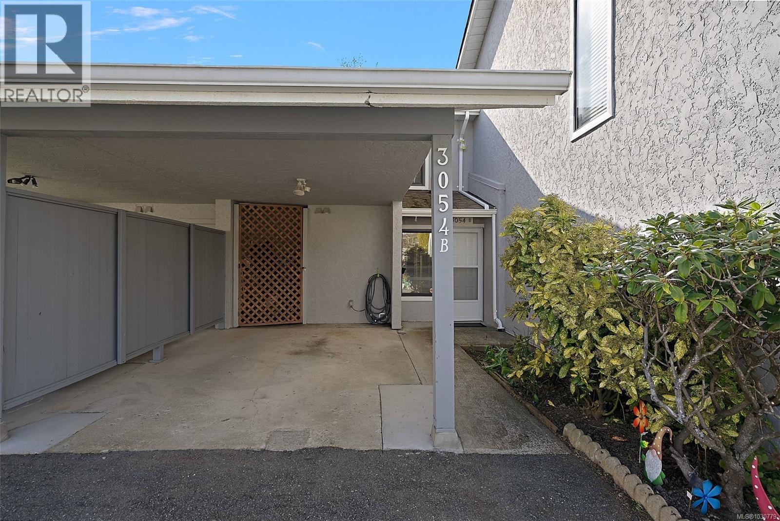 B 3054 Washington Ave, Victoria, British Columbia  V9A 1P6 - Photo 2 - 1030779