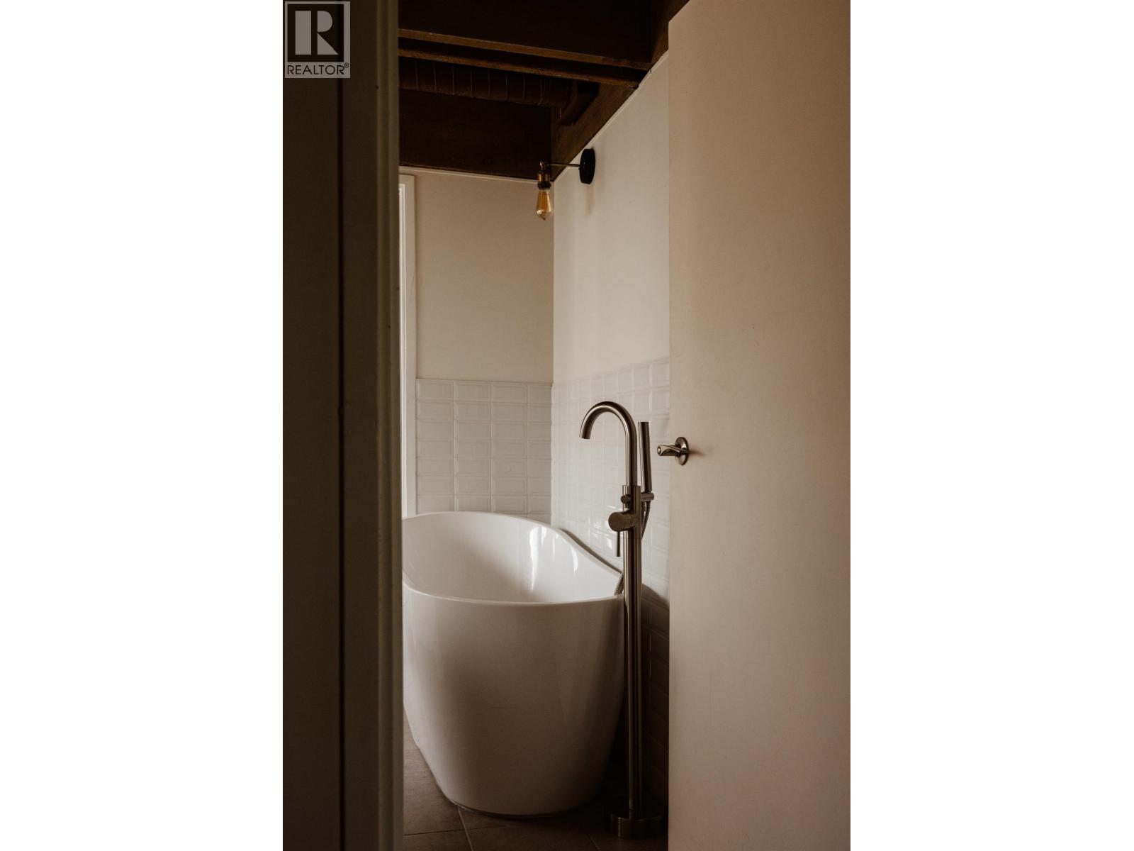 4477 Strathcona Road, North Vancouver, British Columbia  V7G 1G7 - Photo 38 - R3106916