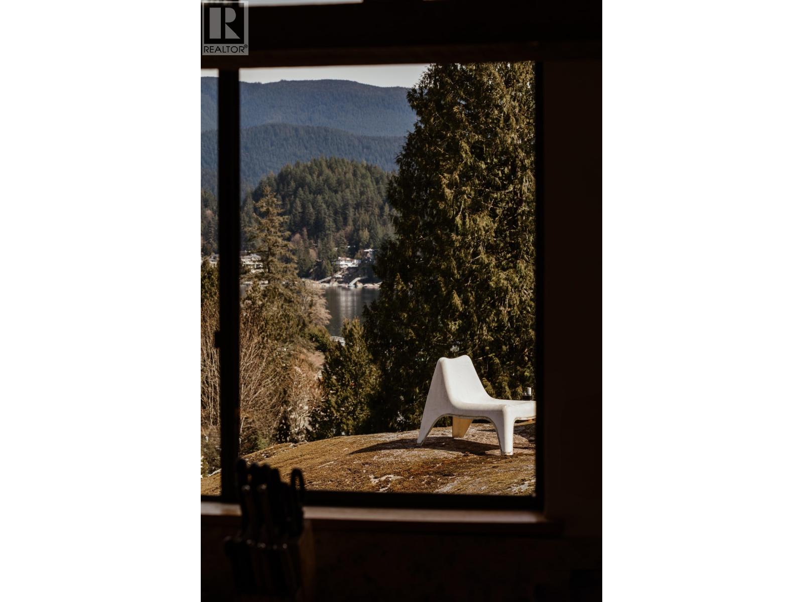 4477 Strathcona Road, North Vancouver, British Columbia  V7G 1G7 - Photo 5 - R3106916