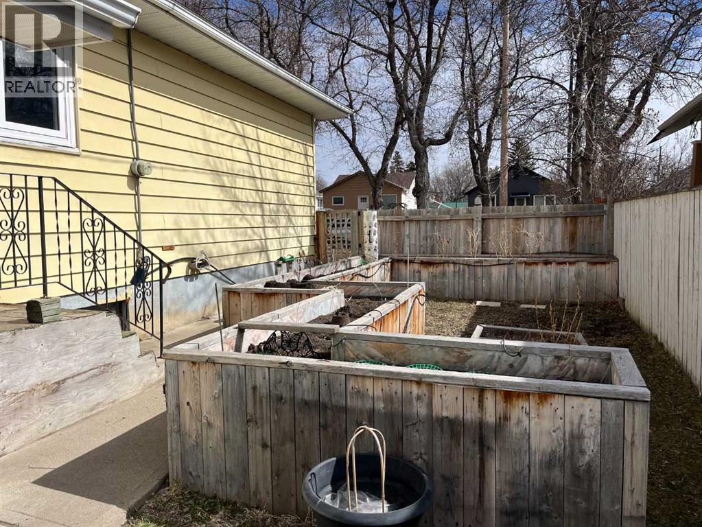 426 12b Street N, Lethbridge, Alberta  T1H 0M7 - Photo 3 - A2298320