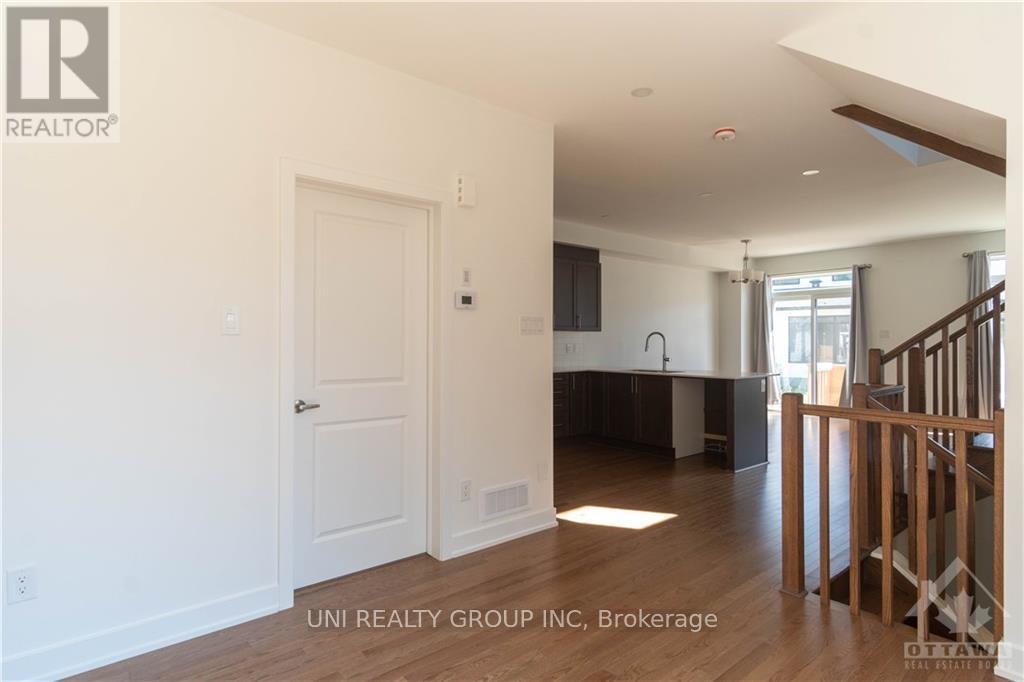 65 Robusta Lane, Ottawa, Ontario  K2J 6Y7 - Photo 3 - X12956422