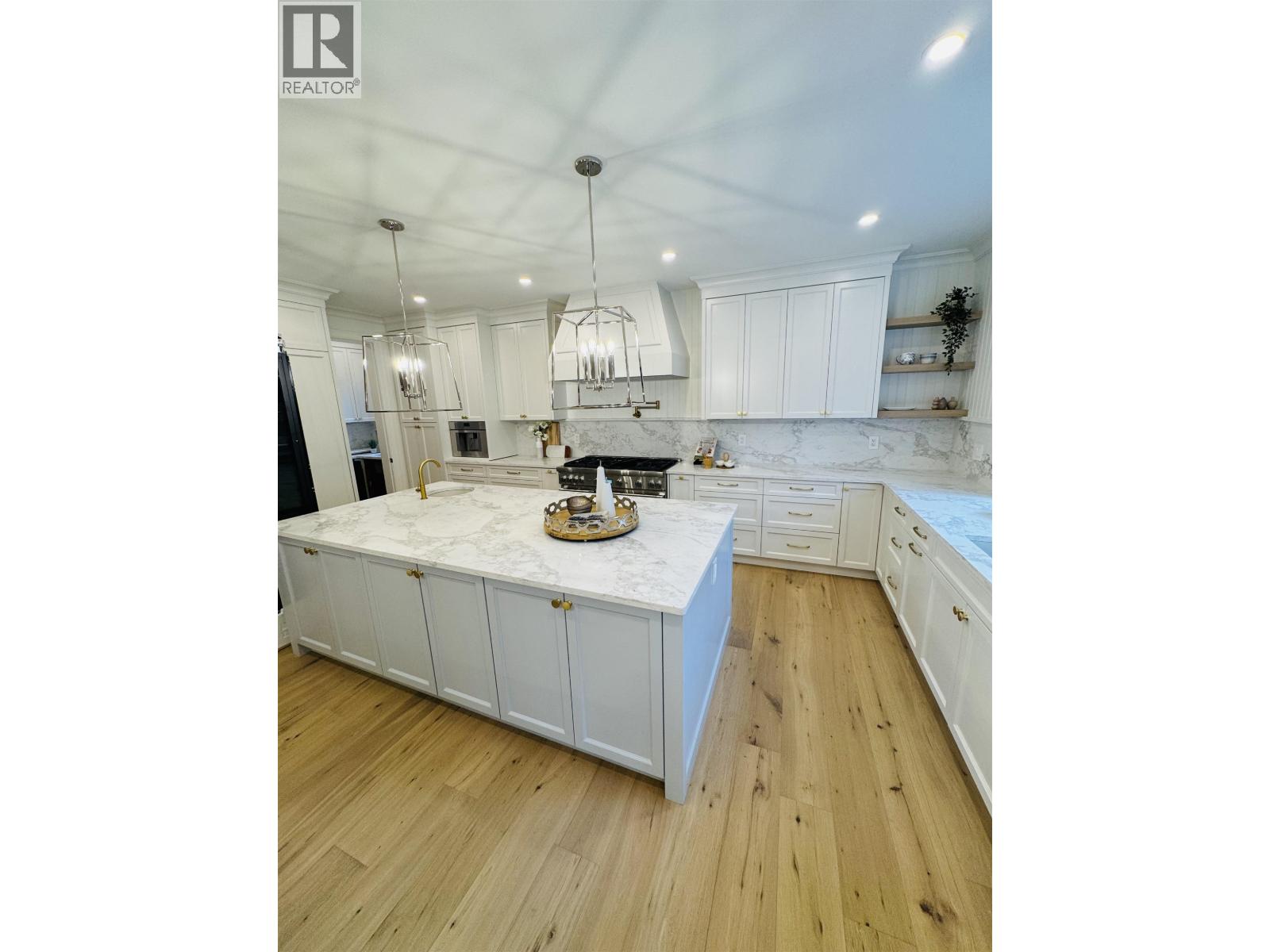 690 E Windsor Road, North Vancouver, British Columbia  V7N 1K7 - Photo 6 - R3068043