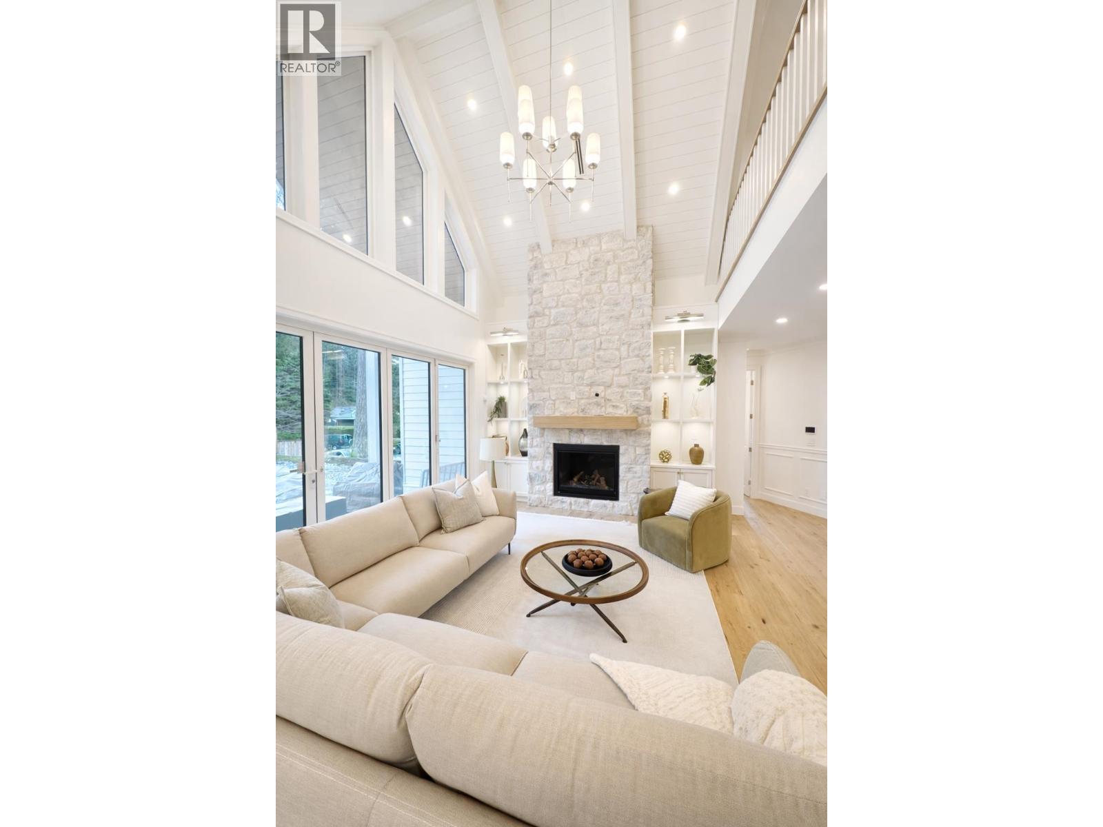 690 E Windsor Road, North Vancouver, British Columbia  V7N 1K7 - Photo 5 - R3068043