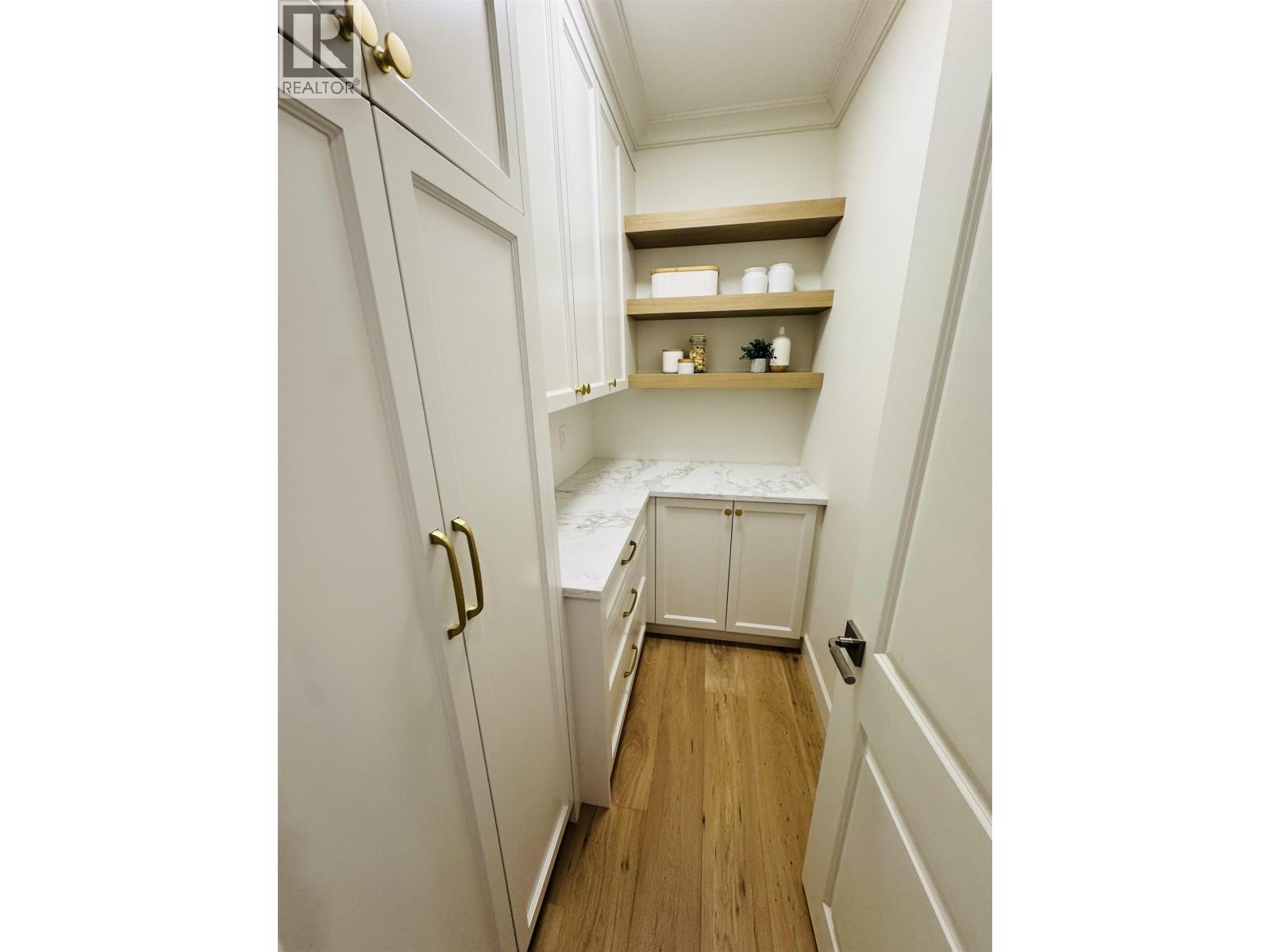 690 E Windsor Road, North Vancouver, British Columbia  V7N 1K7 - Photo 10 - R3068043