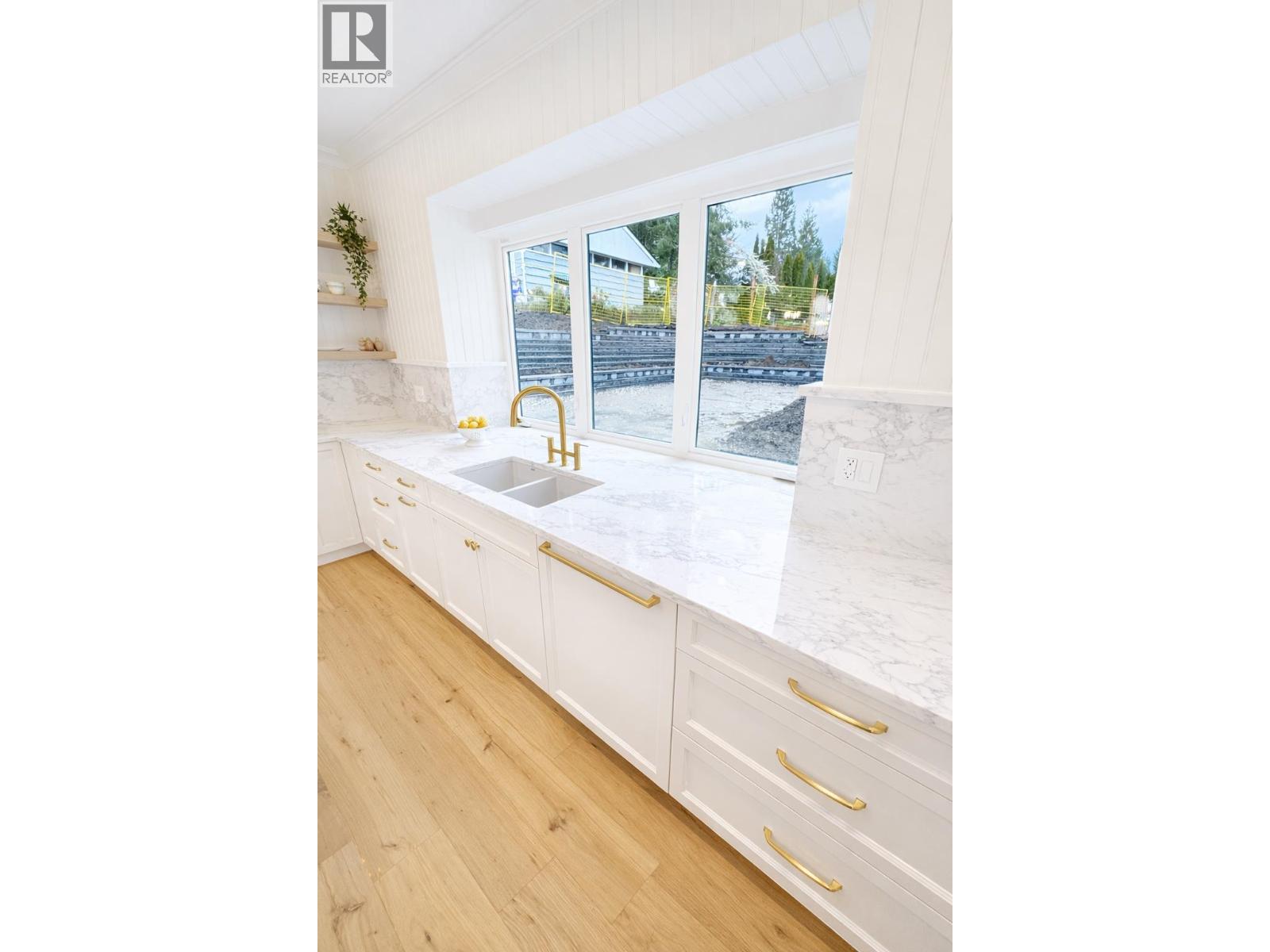 690 E Windsor Road, North Vancouver, British Columbia  V7N 1K7 - Photo 4 - R3068043