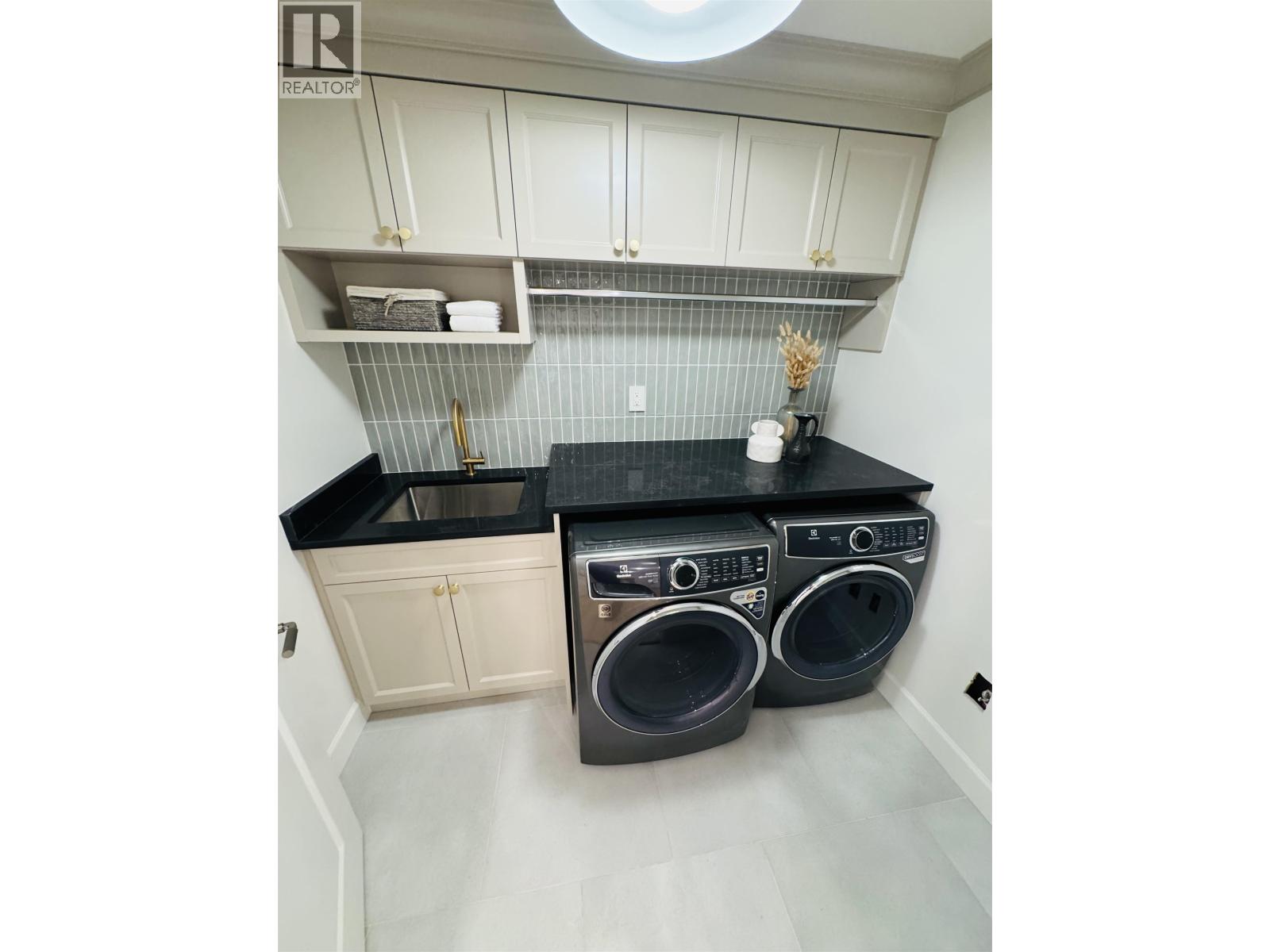 690 E Windsor Road, North Vancouver, British Columbia  V7N 1K7 - Photo 20 - R3068043