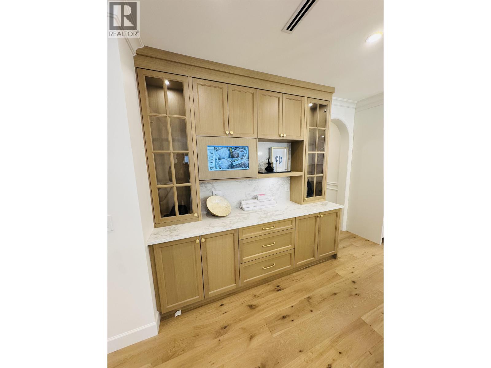 690 E Windsor Road, North Vancouver, British Columbia  V7N 1K7 - Photo 11 - R3068043