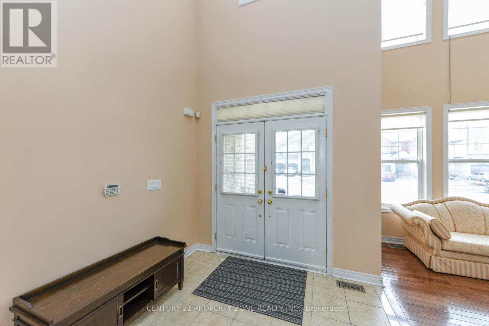 24 Jacksonville Drive, Brampton, Ontario  L6P 2Z3 - Photo 2 - W12948218