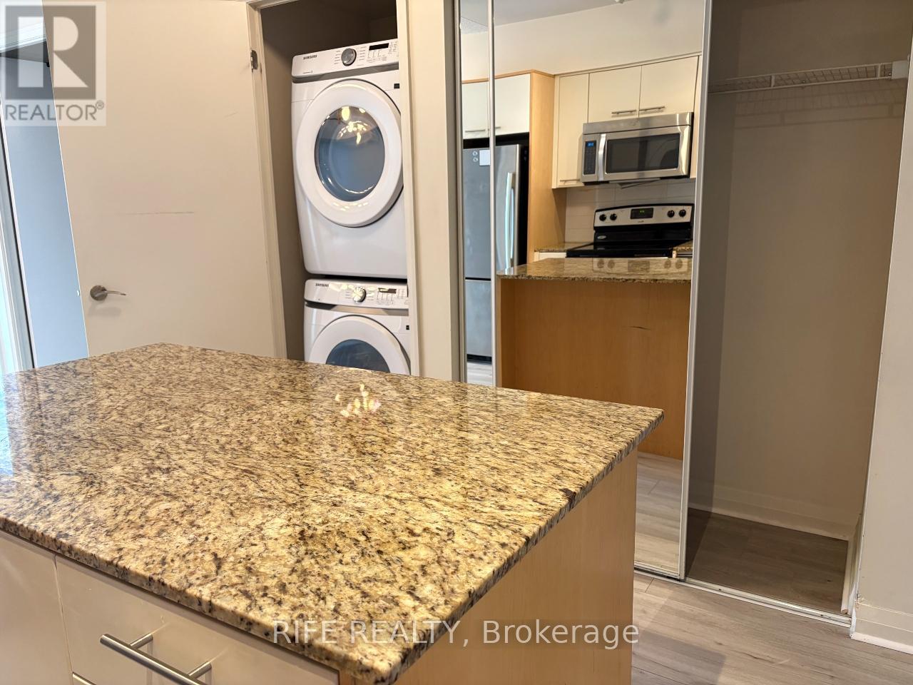 1809 - 5 Valhalla Inn Road, Toronto, Ontario  M9B 0B1 - Photo 7 - W12937876