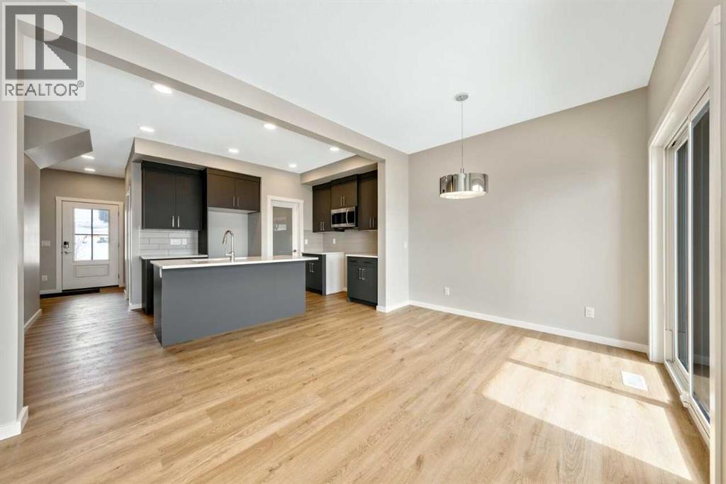 370 Heritage Boulevard, Cochrane, Alberta  T4C 0L3 - Photo 3 - A2294884