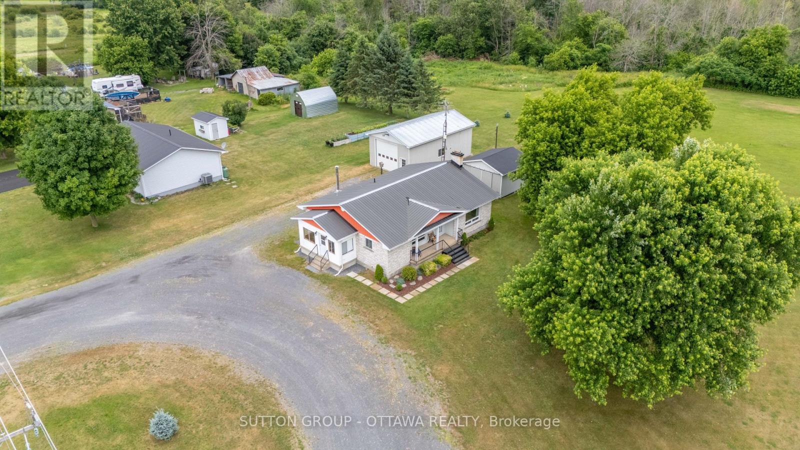 20330 Lochiel Road, North Glengarry, Ontario  K0C 1A0 - Photo 2 - X12956480