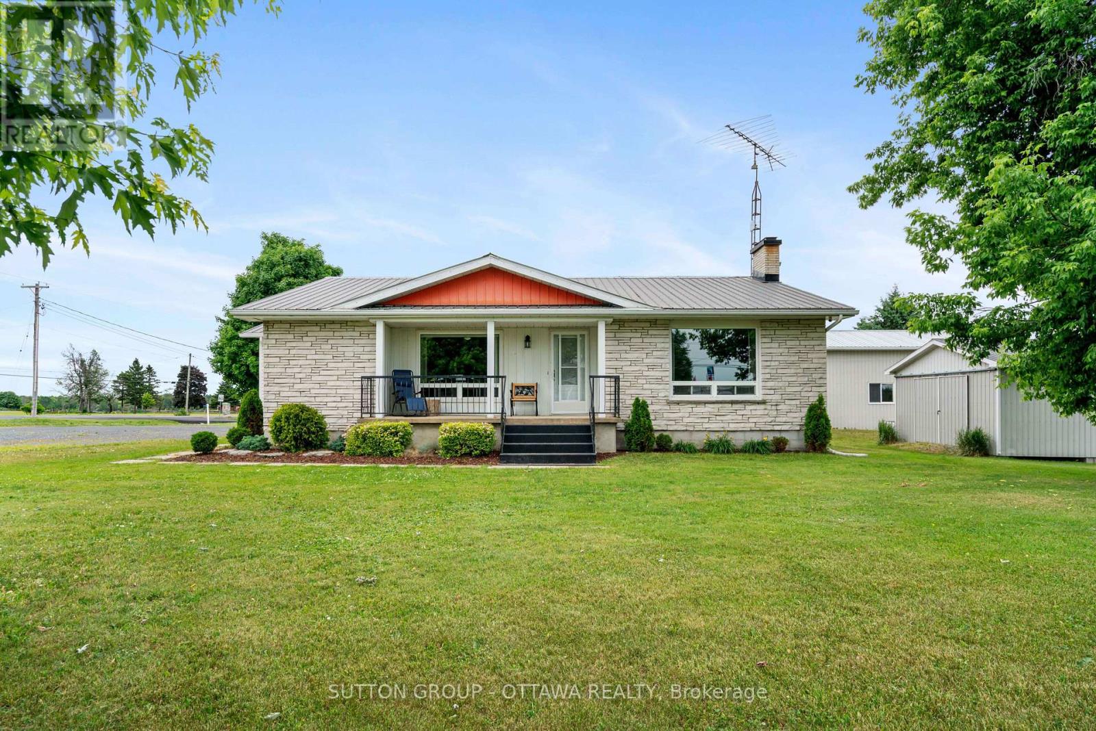 20330 Lochiel Road, North Glengarry, Ontario  K0C 1A0 - Photo 3 - X12956480