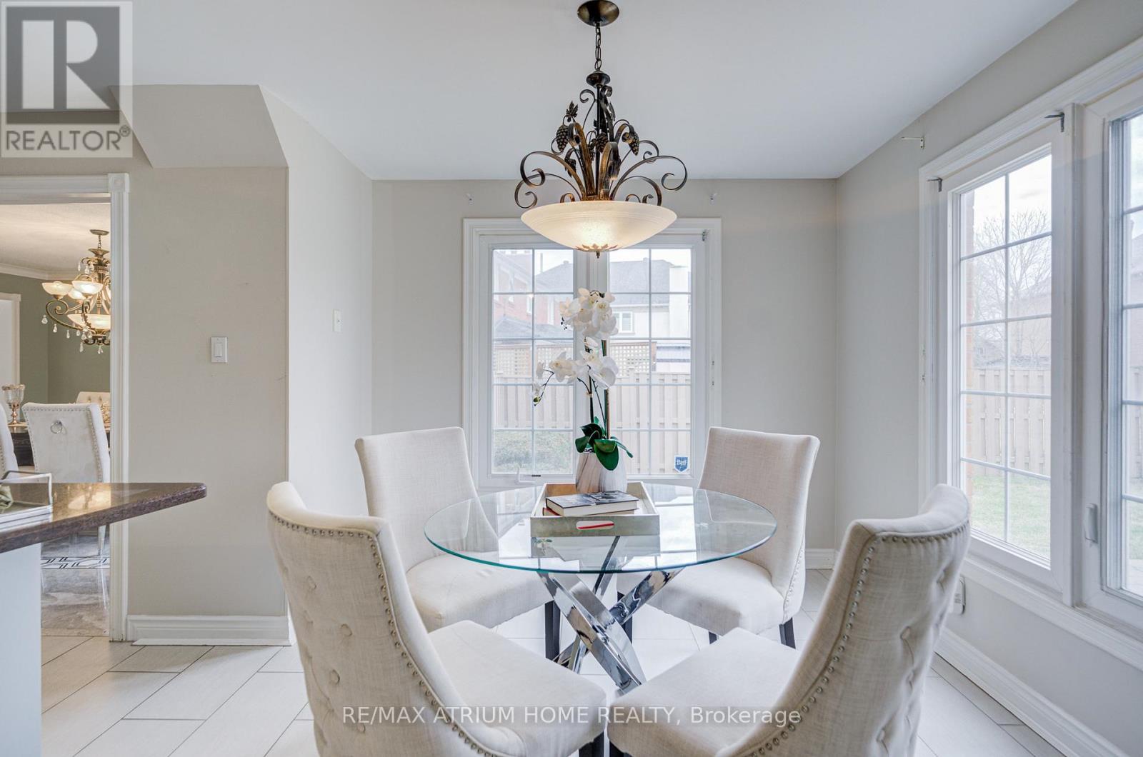 70 Strathearn Avenue, Richmond Hill, Ontario  L4B 2J5 - Photo 11 - N12956474