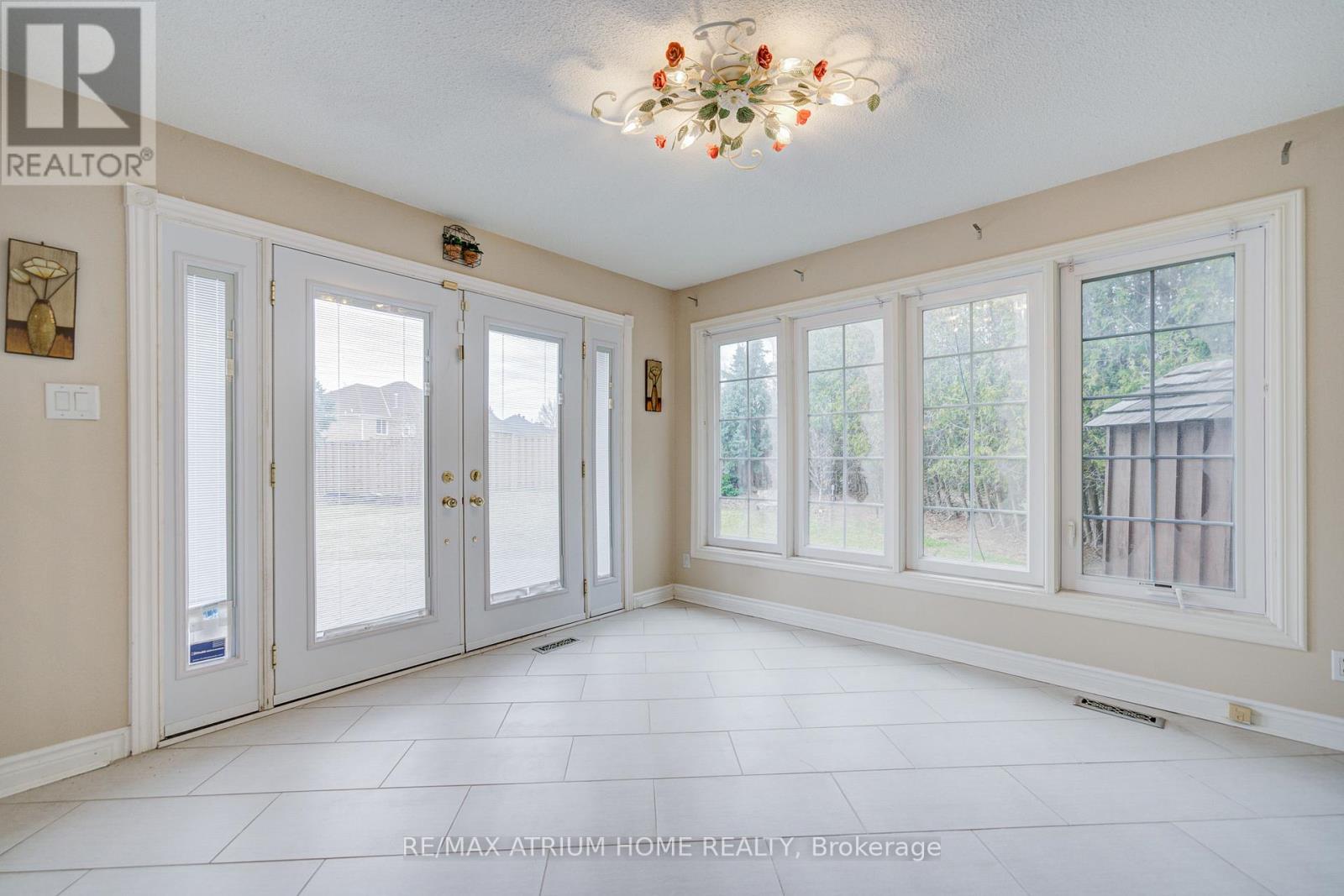 70 Strathearn Avenue, Richmond Hill, Ontario  L4B 2J5 - Photo 13 - N12956474