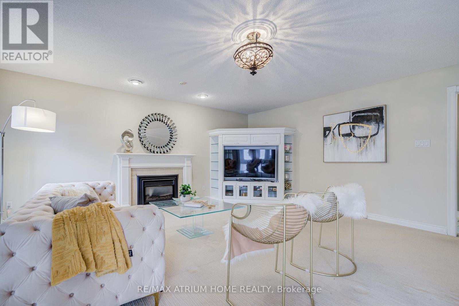 70 Strathearn Avenue, Richmond Hill, Ontario  L4B 2J5 - Photo 15 - N12956474