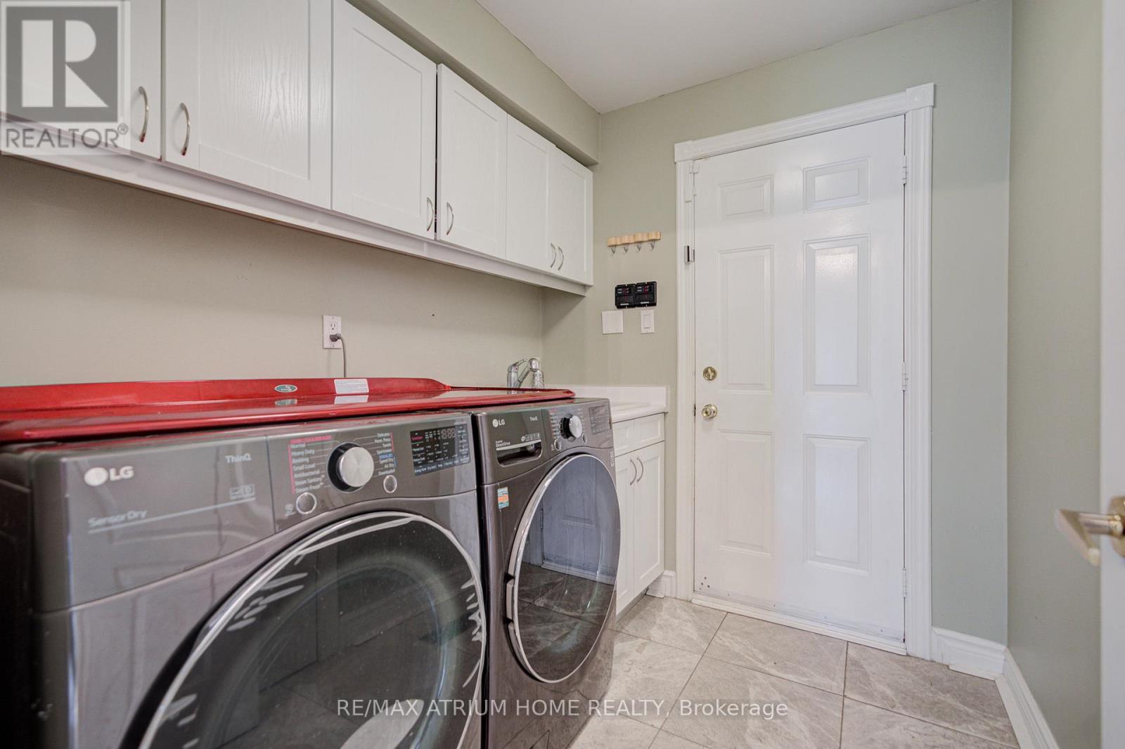 70 Strathearn Avenue, Richmond Hill, Ontario  L4B 2J5 - Photo 19 - N12956474