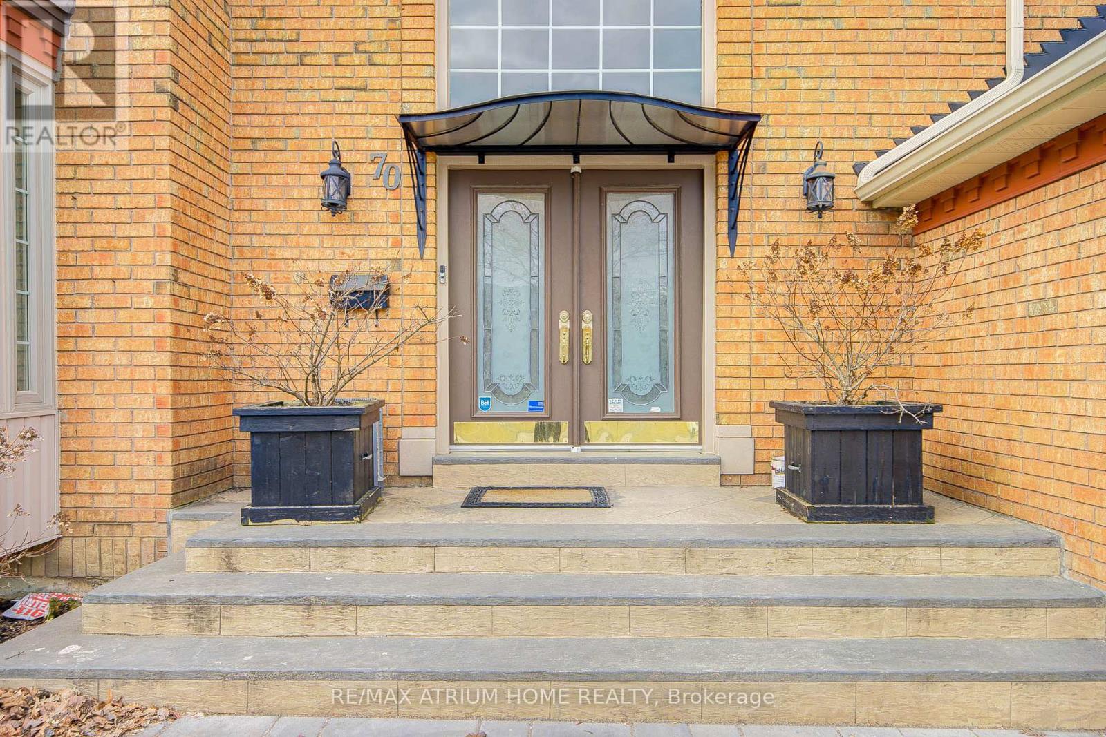 70 Strathearn Avenue, Richmond Hill, Ontario  L4B 2J5 - Photo 2 - N12956474