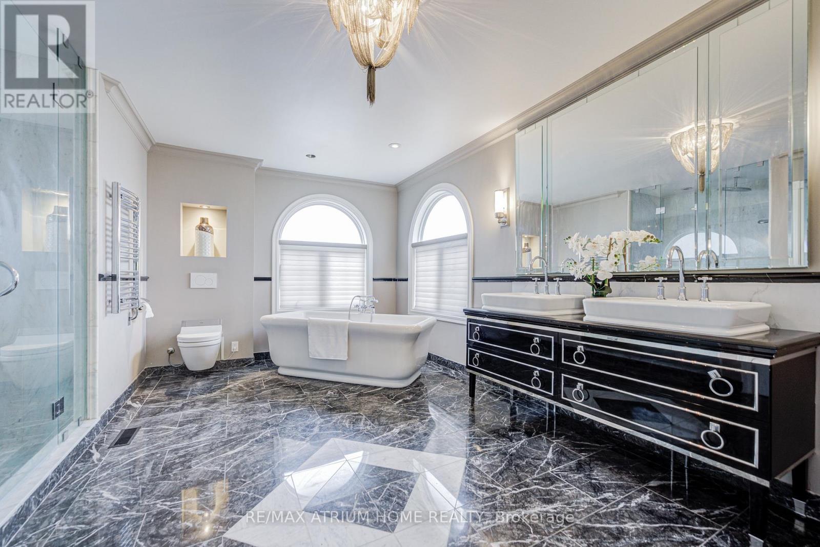 70 Strathearn Avenue, Richmond Hill, Ontario  L4B 2J5 - Photo 24 - N12956474