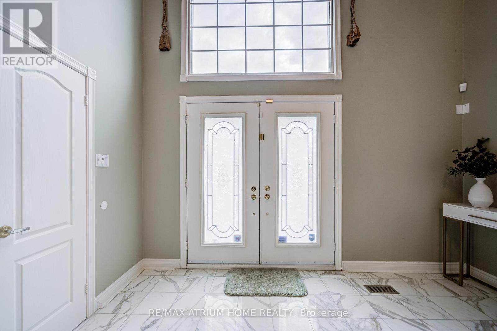 70 Strathearn Avenue, Richmond Hill, Ontario  L4B 2J5 - Photo 3 - N12956474