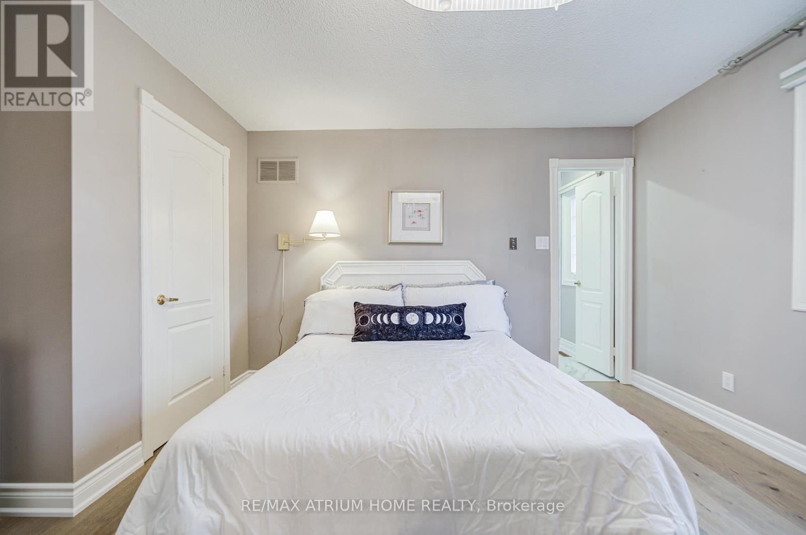 70 Strathearn Avenue, Richmond Hill, Ontario  L4B 2J5 - Photo 30 - N12956474