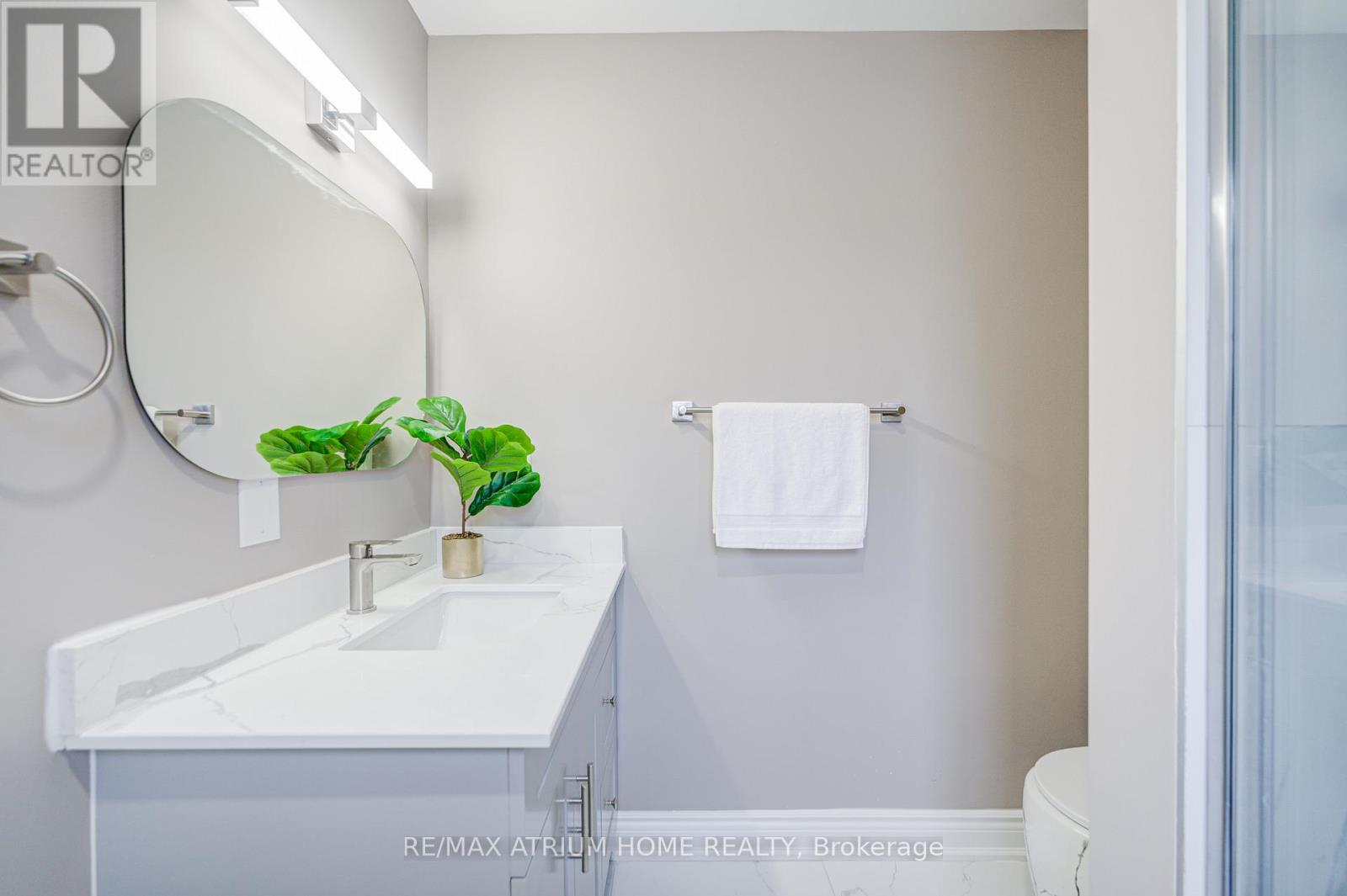 70 Strathearn Avenue, Richmond Hill, Ontario  L4B 2J5 - Photo 32 - N12956474