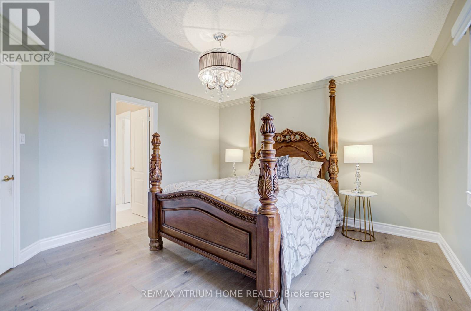 70 Strathearn Avenue, Richmond Hill, Ontario  L4B 2J5 - Photo 34 - N12956474