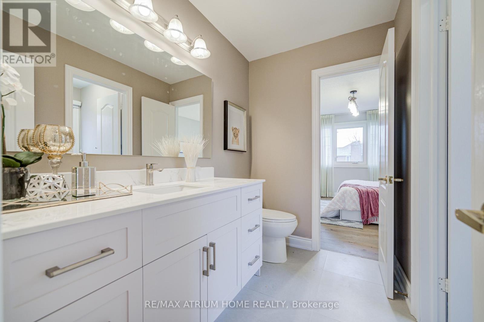 70 Strathearn Avenue, Richmond Hill, Ontario  L4B 2J5 - Photo 35 - N12956474