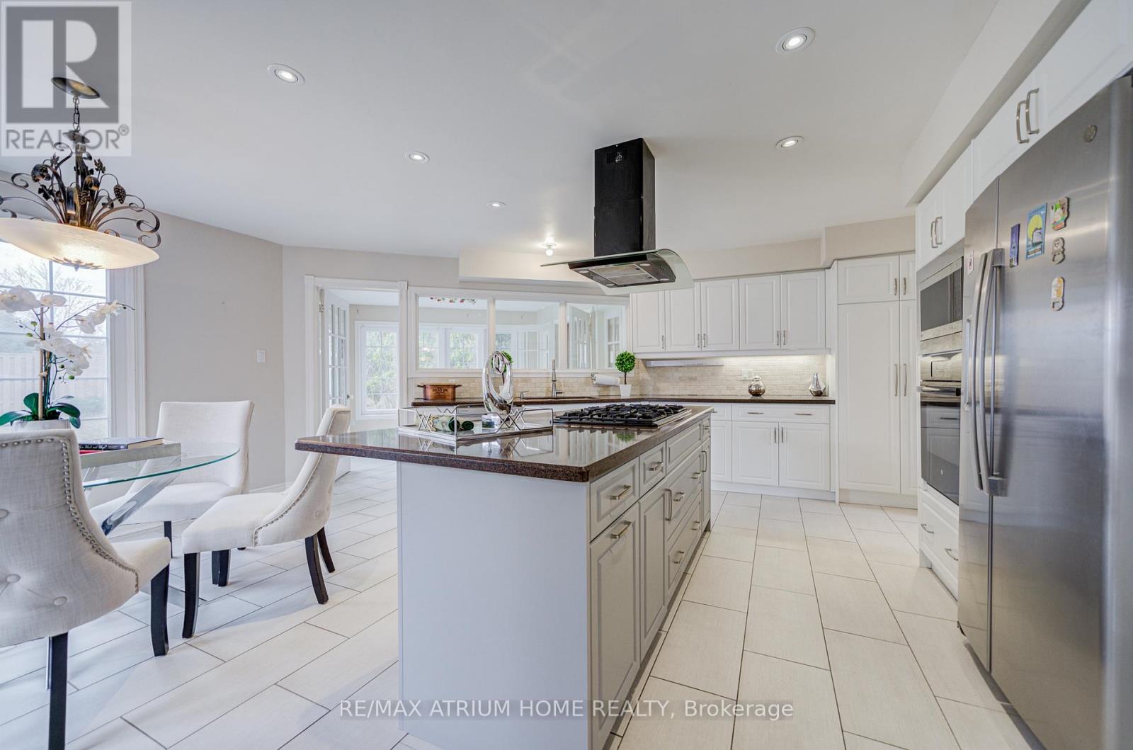 70 Strathearn Avenue, Richmond Hill, Ontario  L4B 2J5 - Photo 9 - N12956474